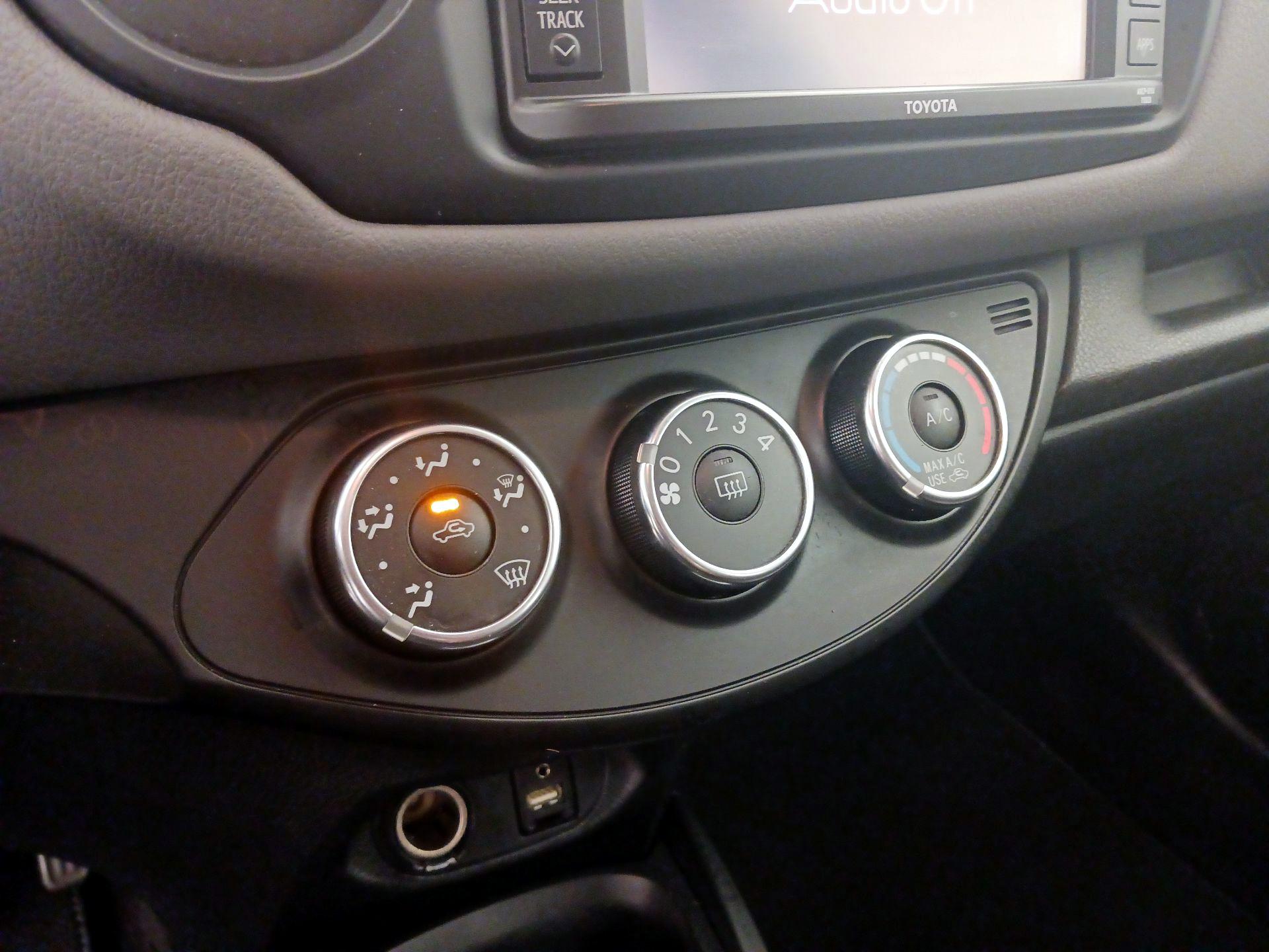 Thumbnail: 2017 Toyota Yaris - 15