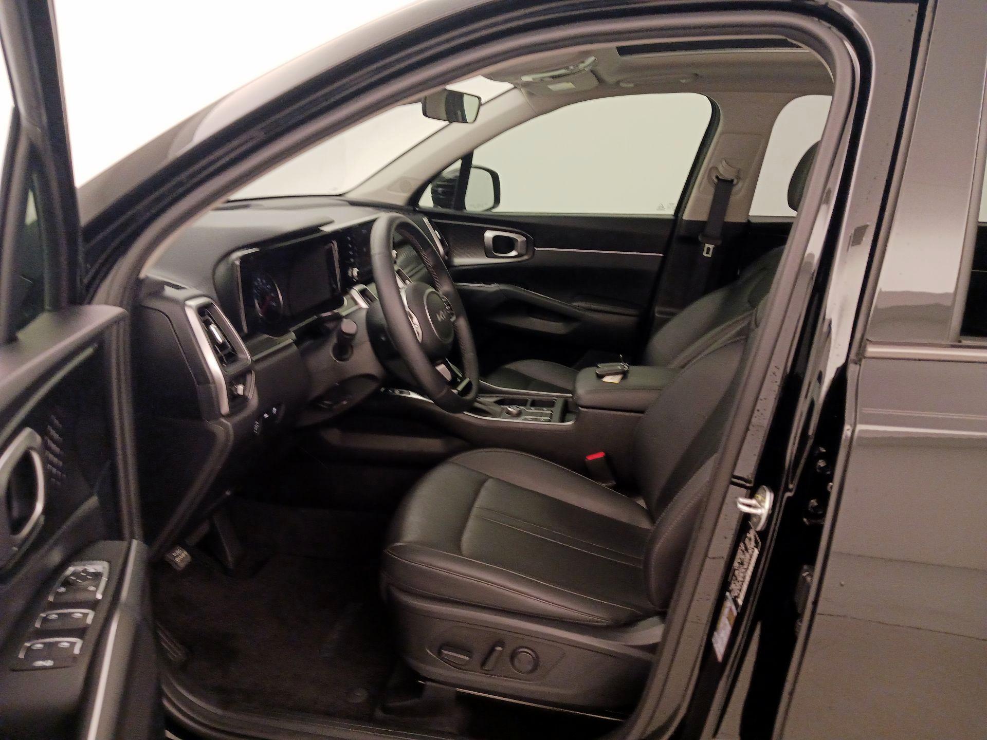 Thumbnail: 2023 Kia Sorento - 11