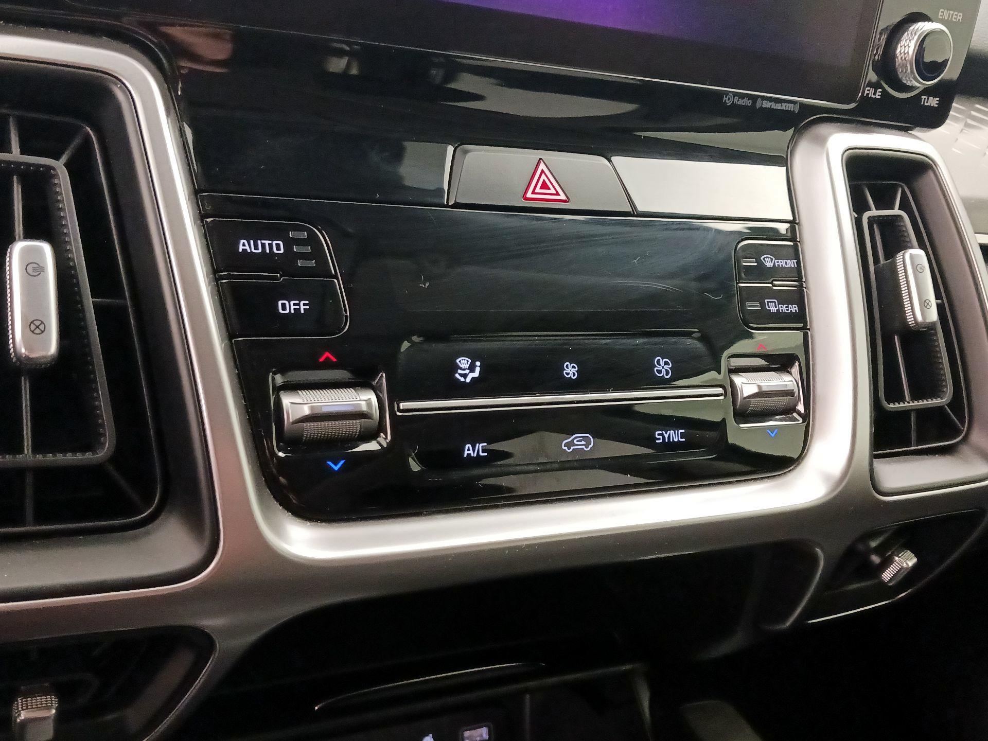 Thumbnail: 2023 Kia Sorento - 17