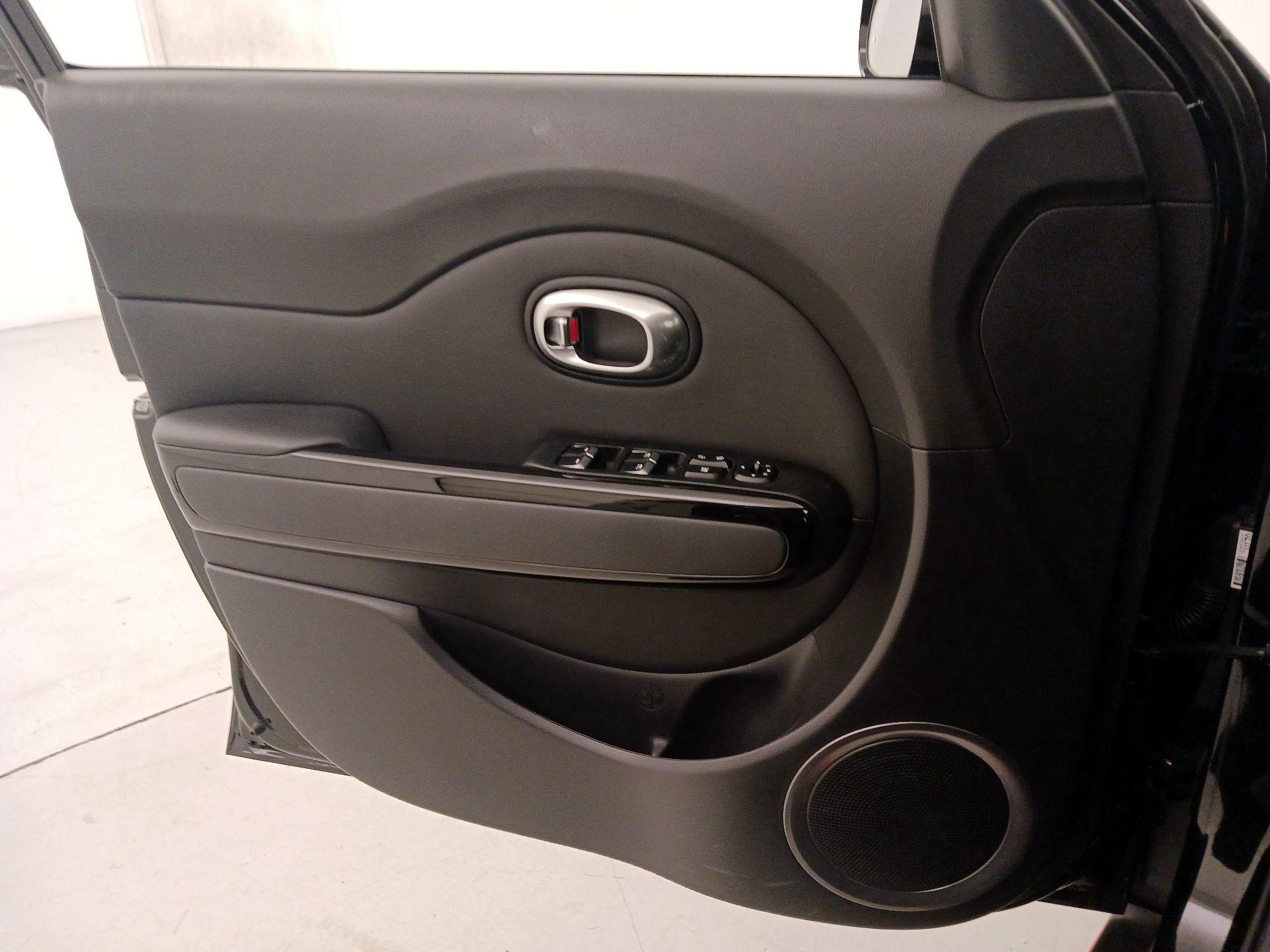 Thumbnail: 2018 Kia Soul - 12