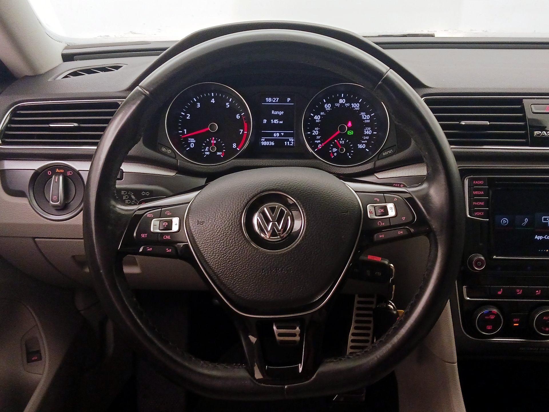 Thumbnail: 2018 Volkswagen Passat - 10