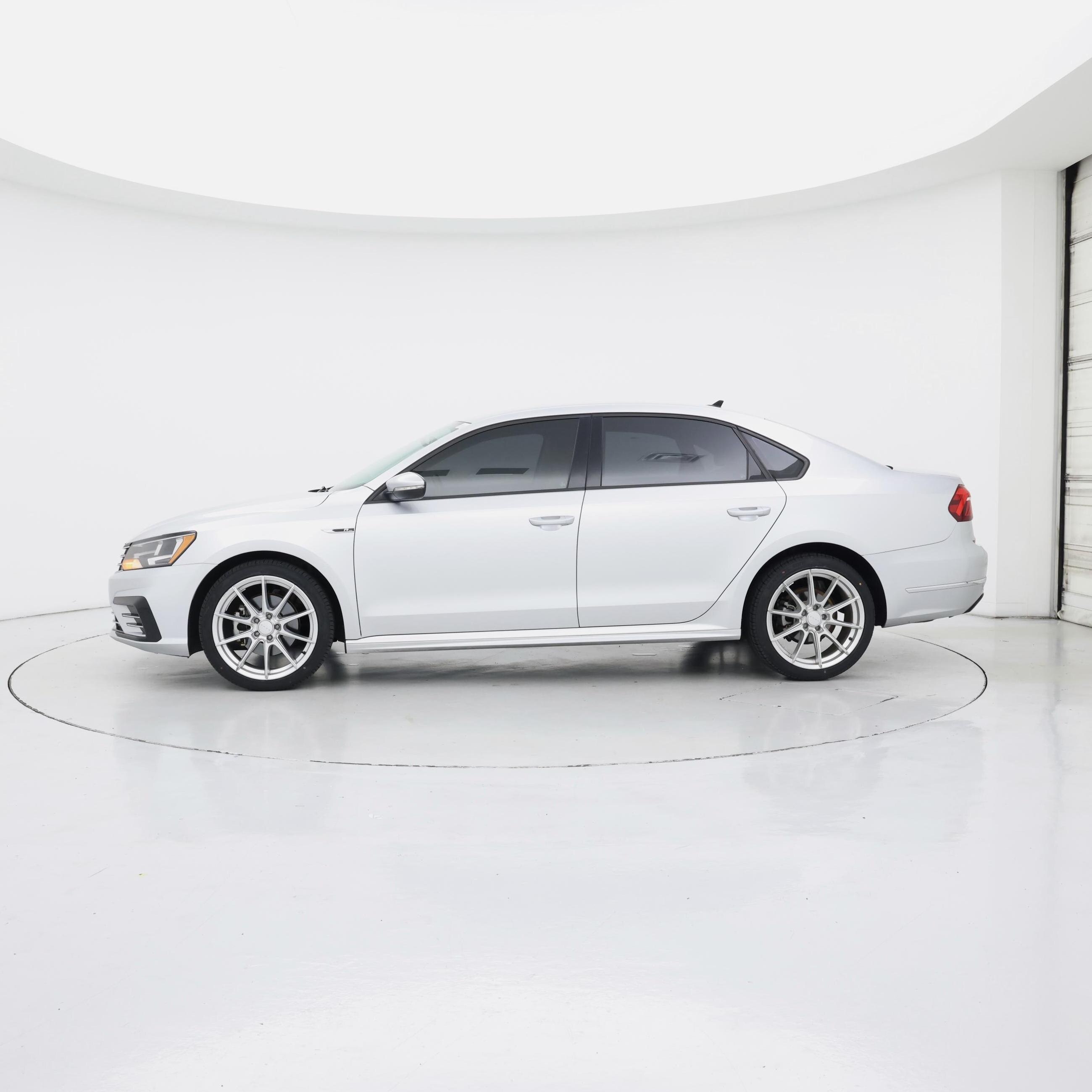 Thumbnail: 2018 Volkswagen Passat - 3