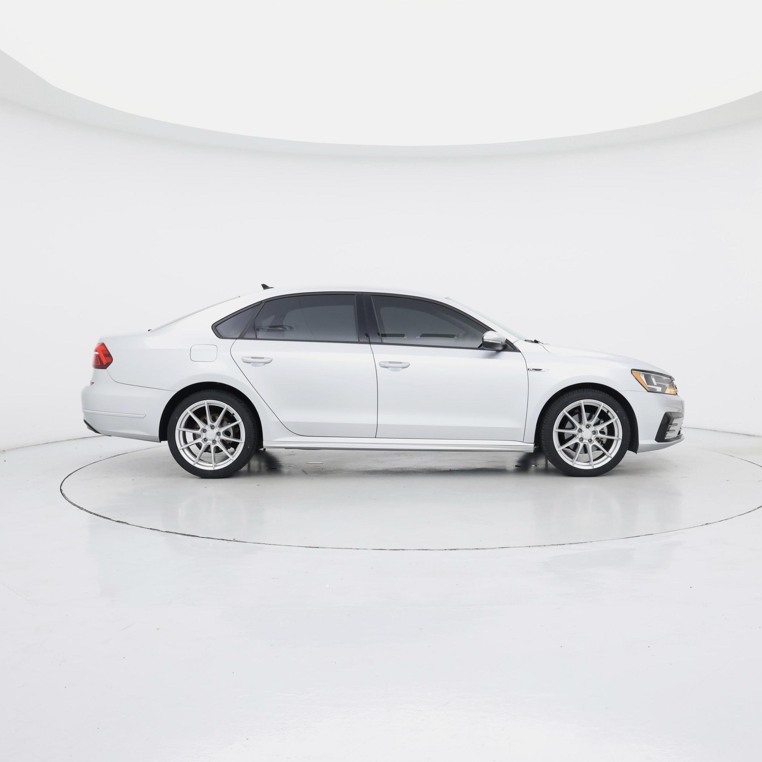 Thumbnail: 2018 Volkswagen Passat - 7