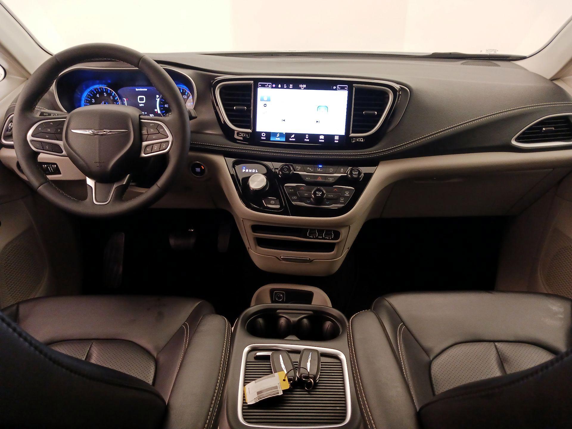 Thumbnail: 2023 Chrysler Pacifica - 9