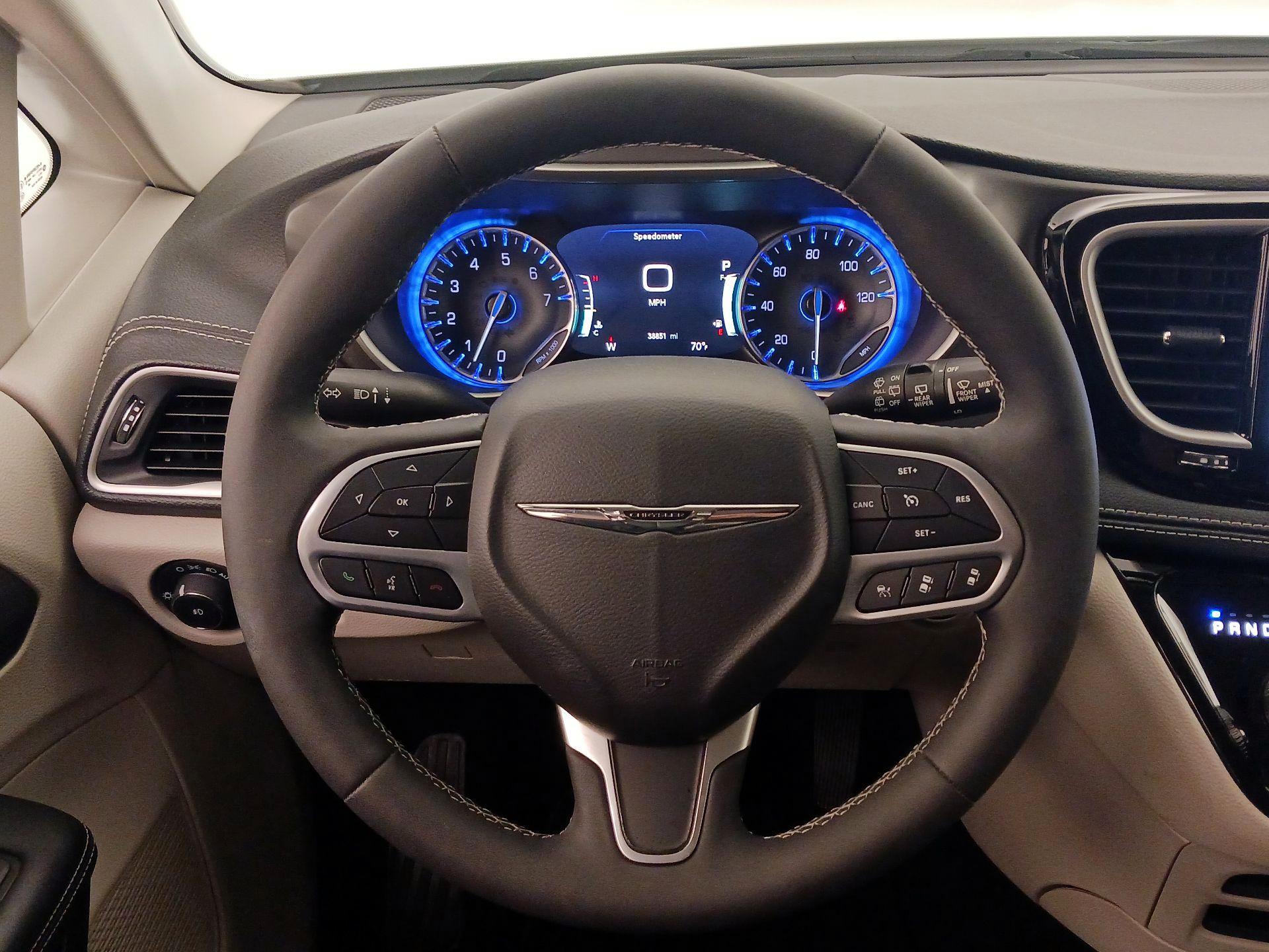 Thumbnail: 2023 Chrysler Pacifica - 10