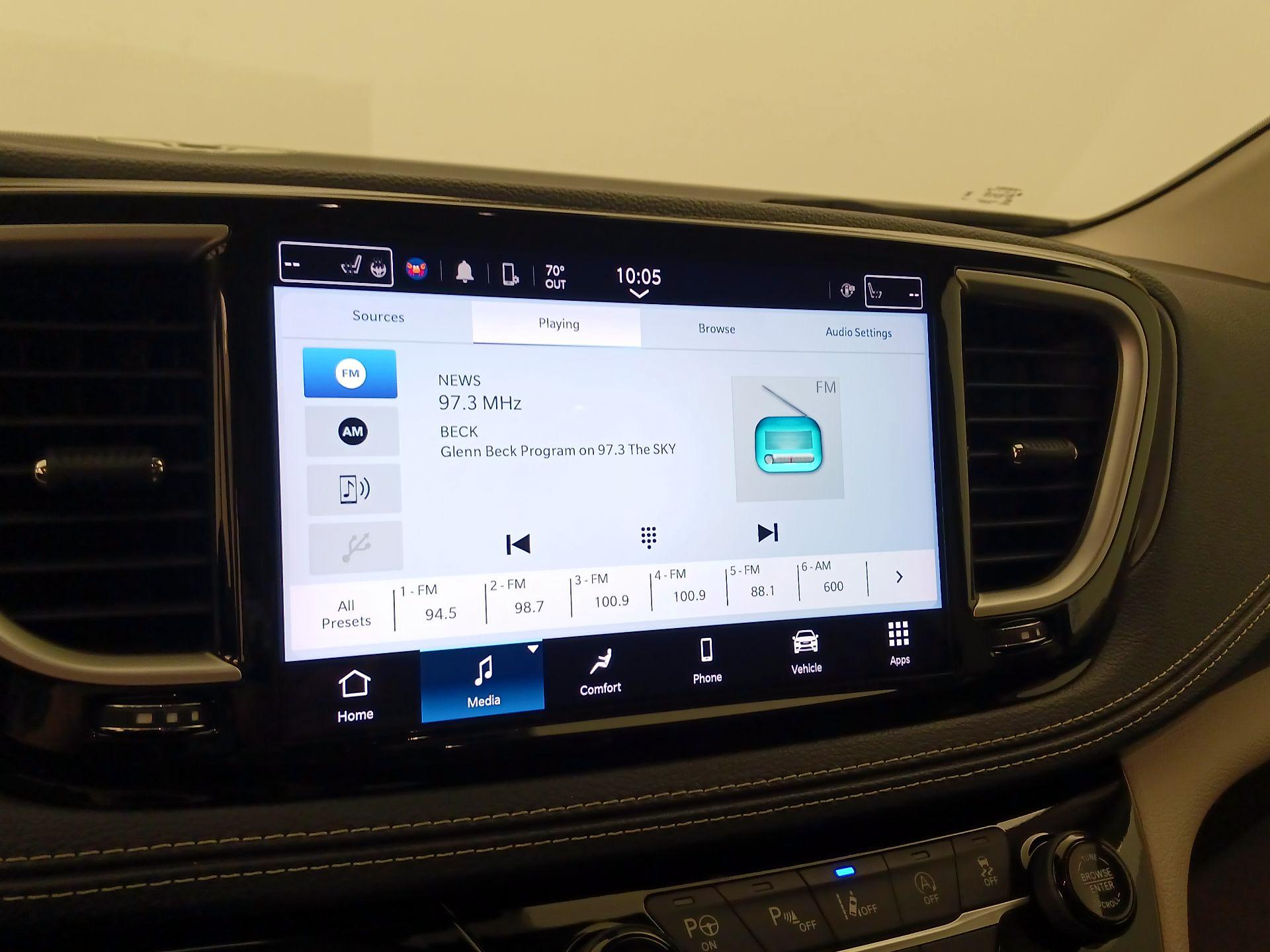 Thumbnail: 2023 Chrysler Pacifica - 15