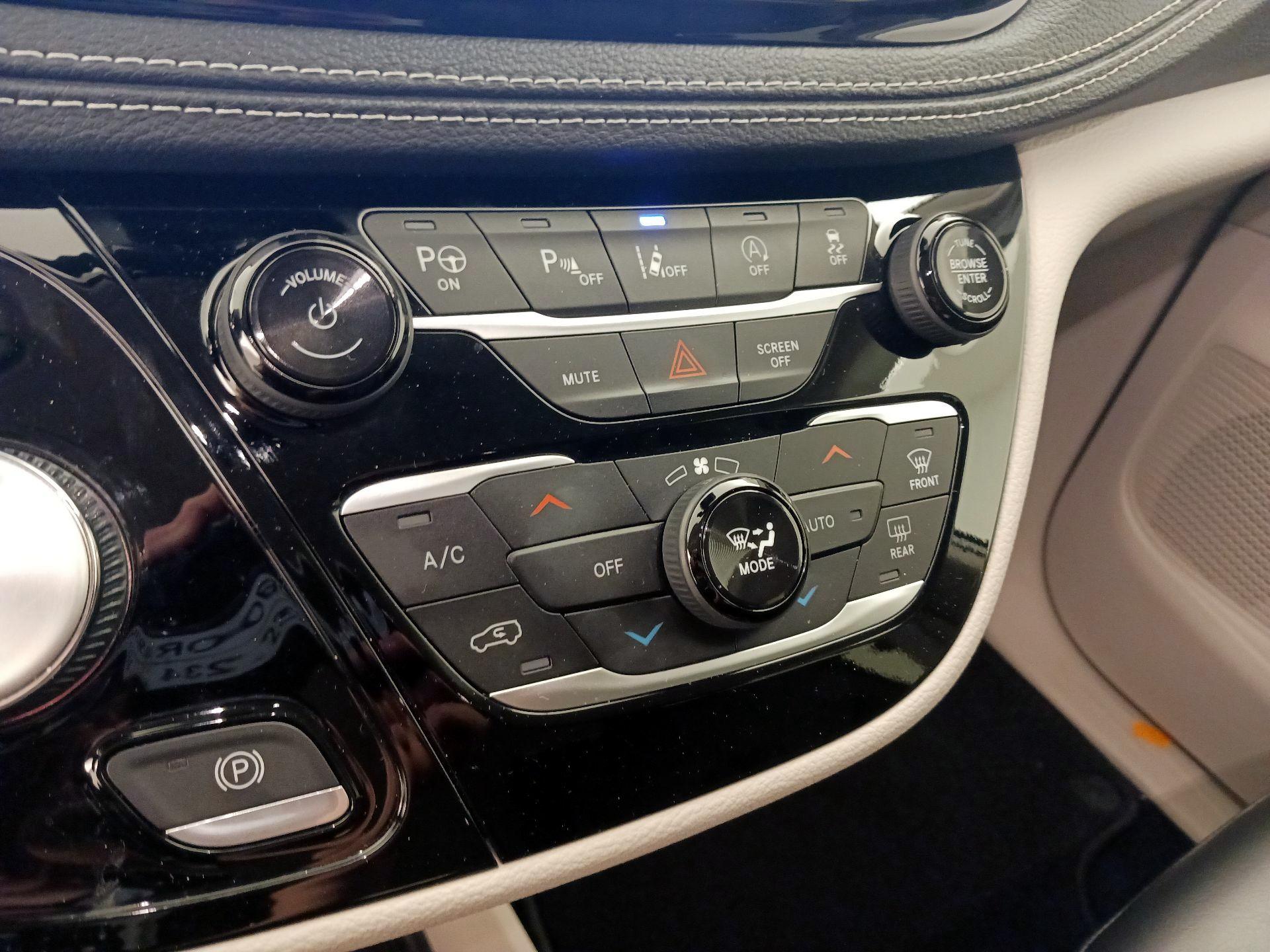 Thumbnail: 2023 Chrysler Pacifica - 16