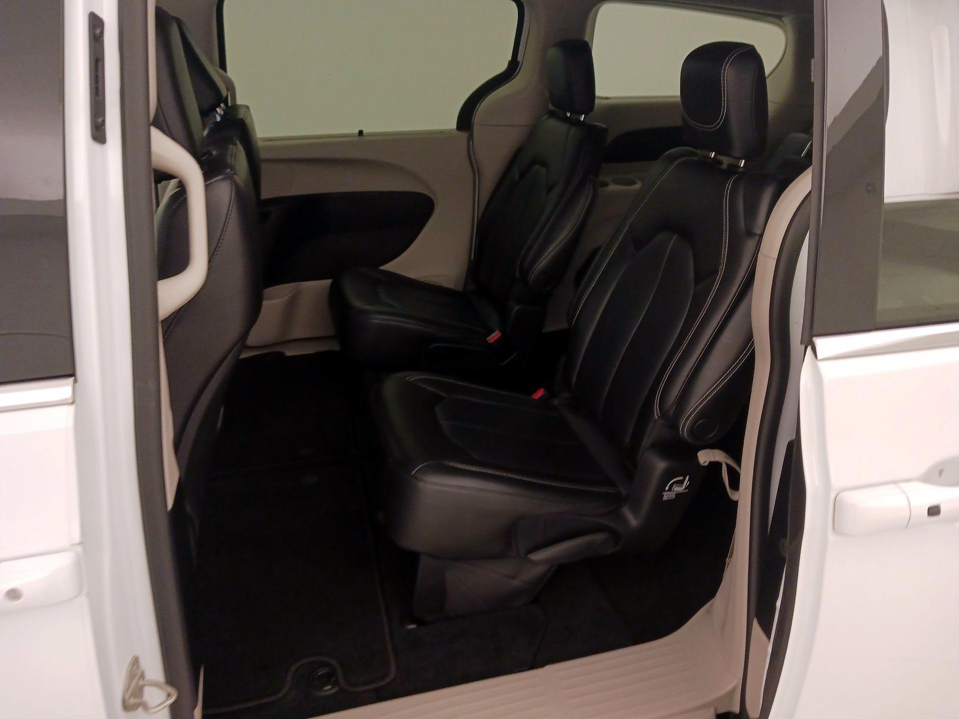 Thumbnail: 2023 Chrysler Pacifica - 19