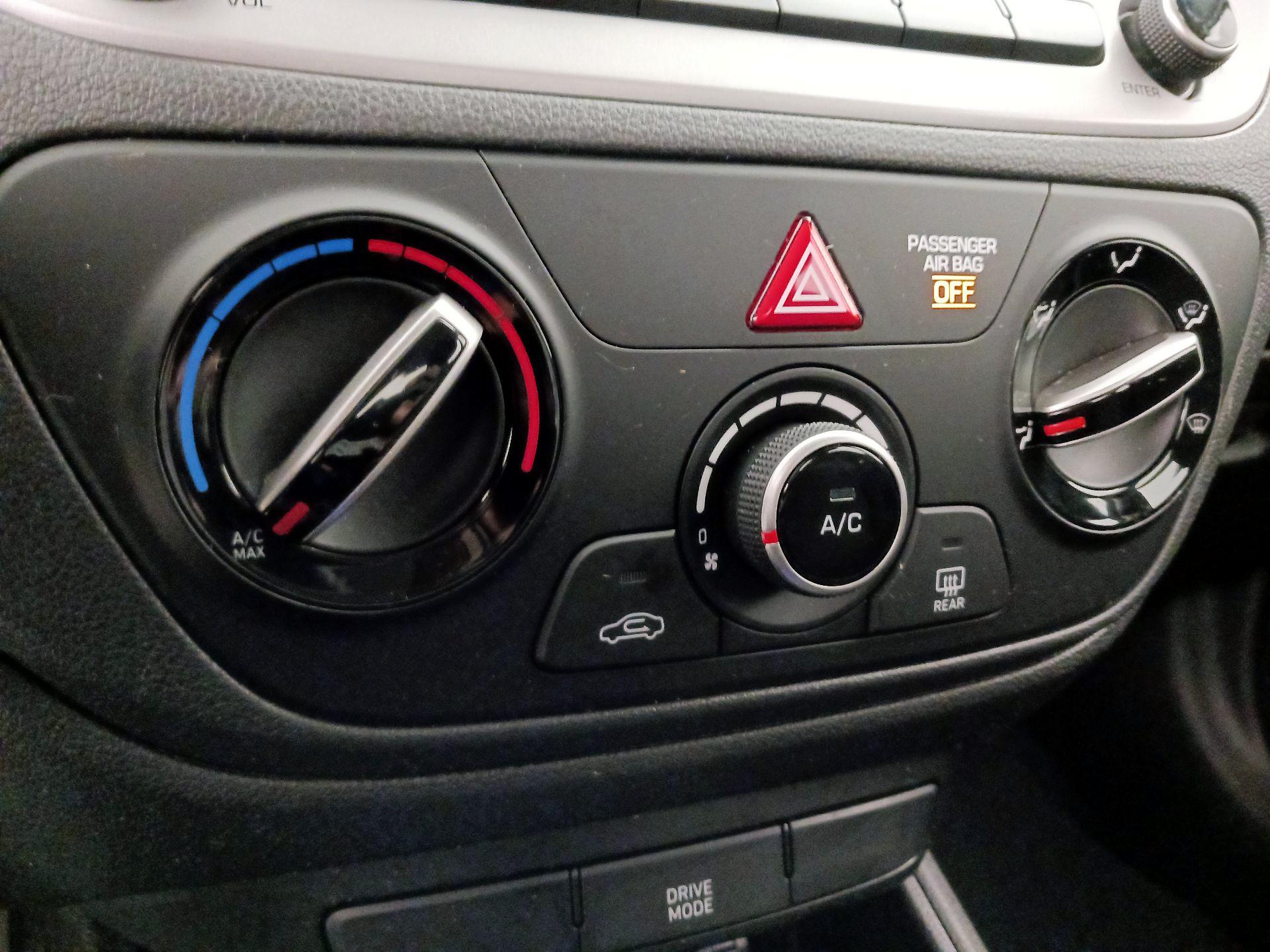 Thumbnail: 2019 Hyundai Accent - 16