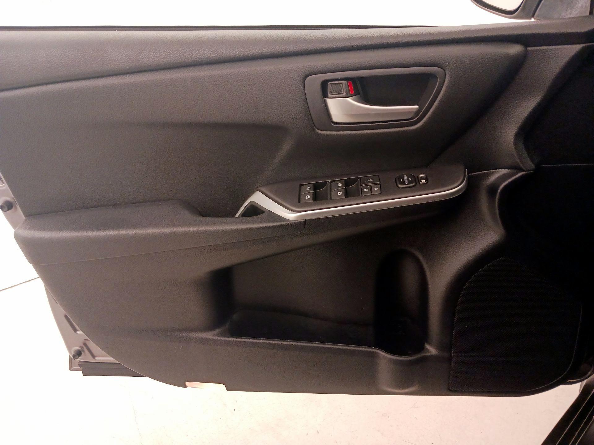 Thumbnail: 2015 Toyota Camry - 12