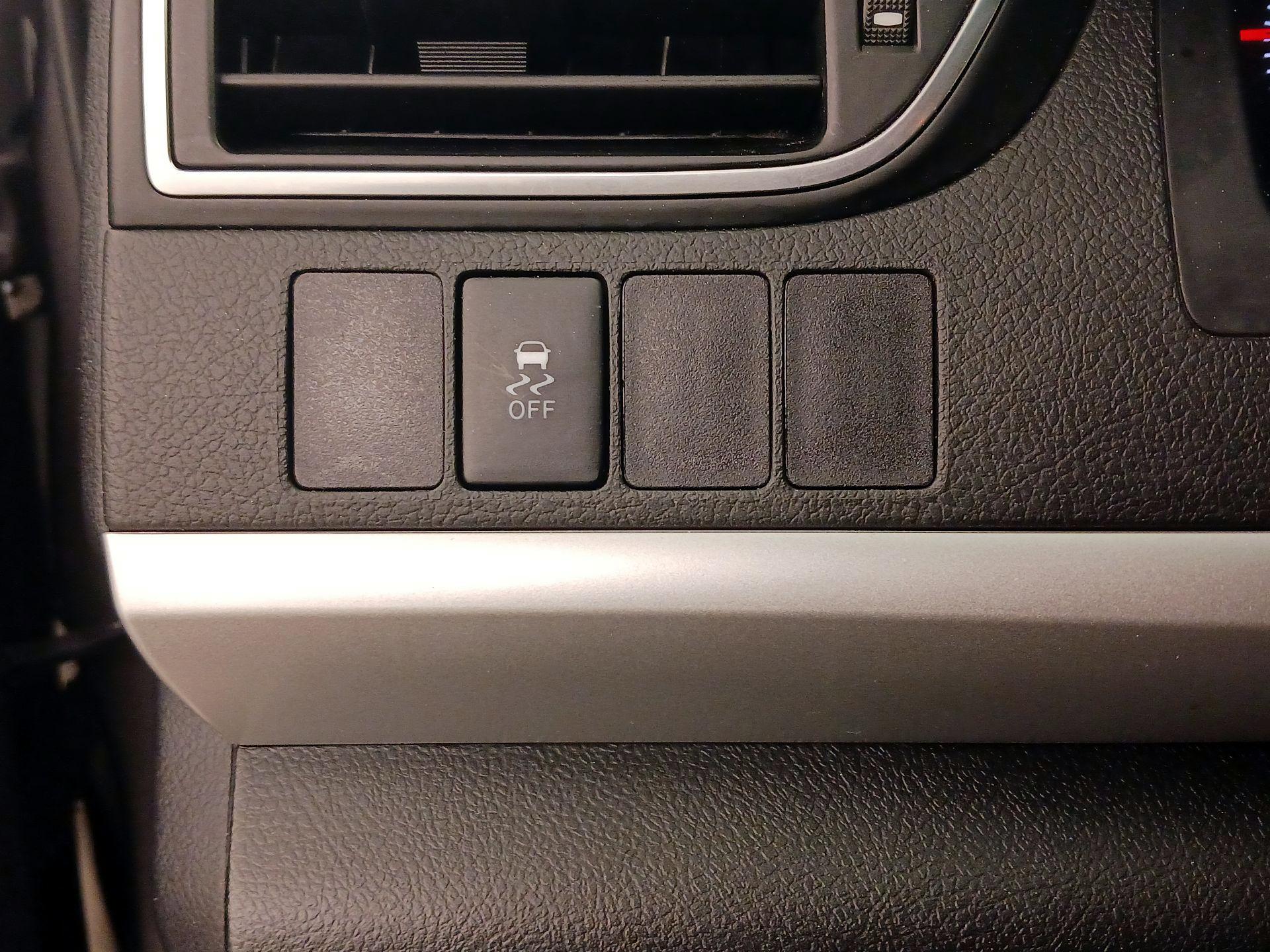 Thumbnail: 2015 Toyota Camry - 13