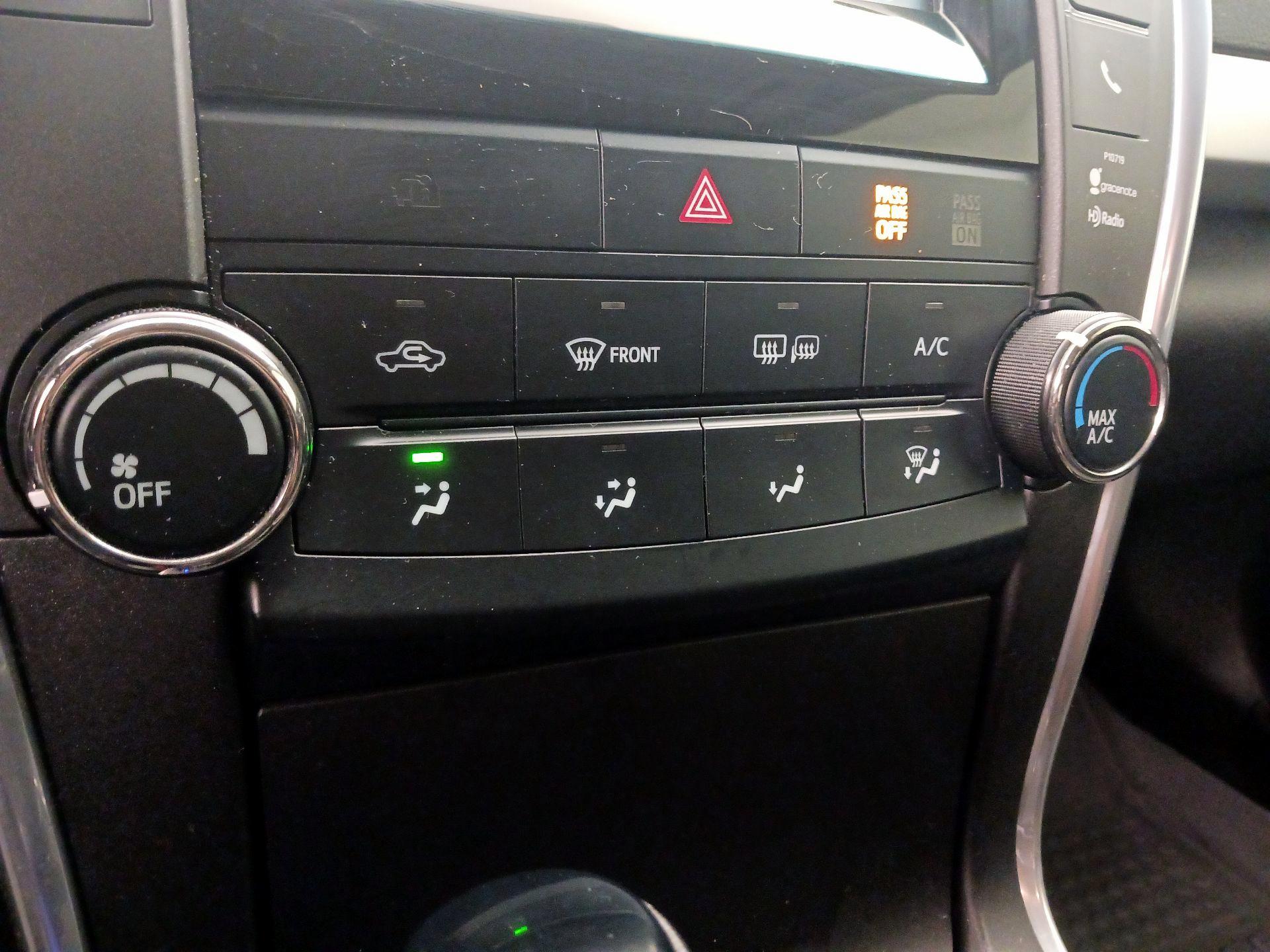 Thumbnail: 2015 Toyota Camry - 16