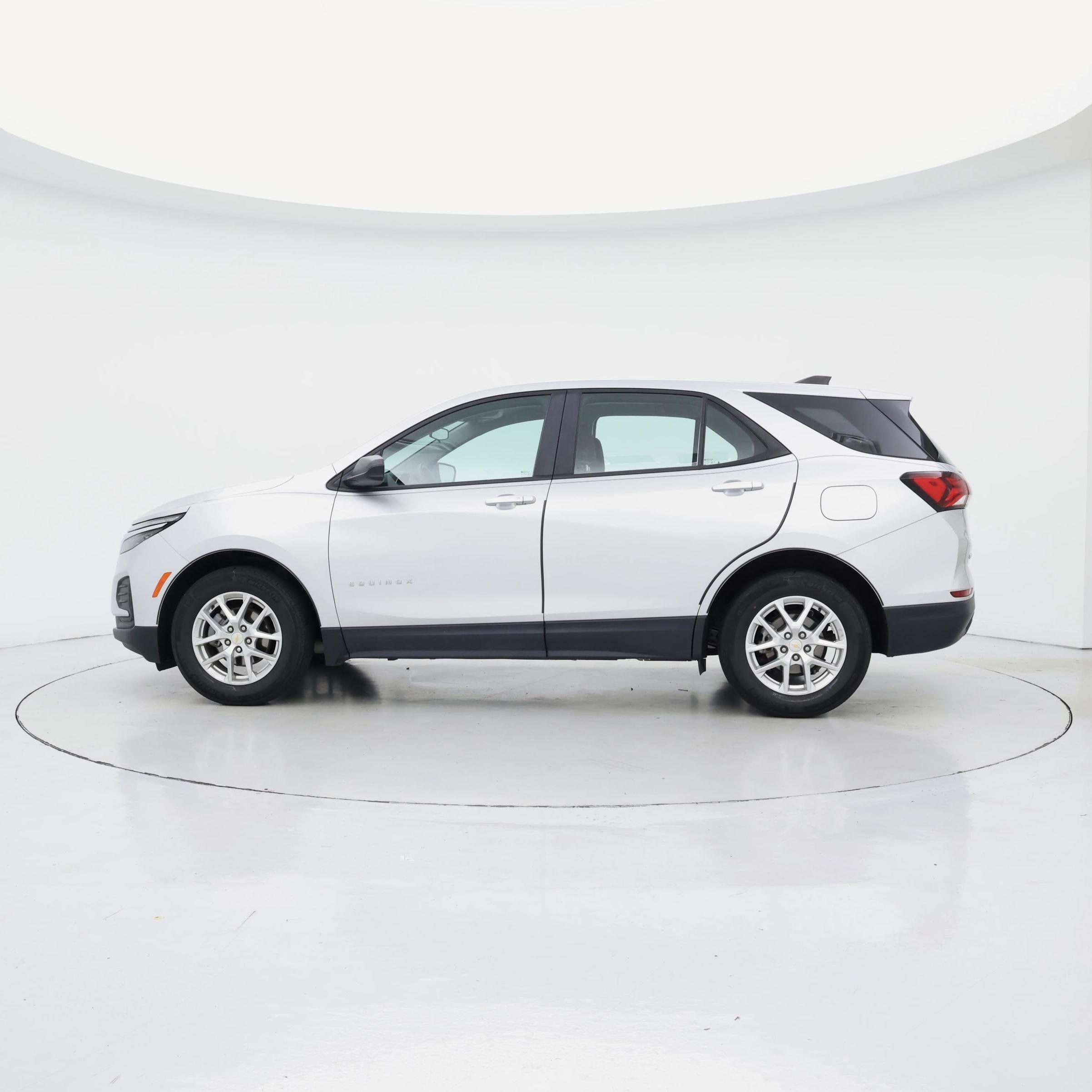 Thumbnail: 2022 Chevrolet Equinox - 3