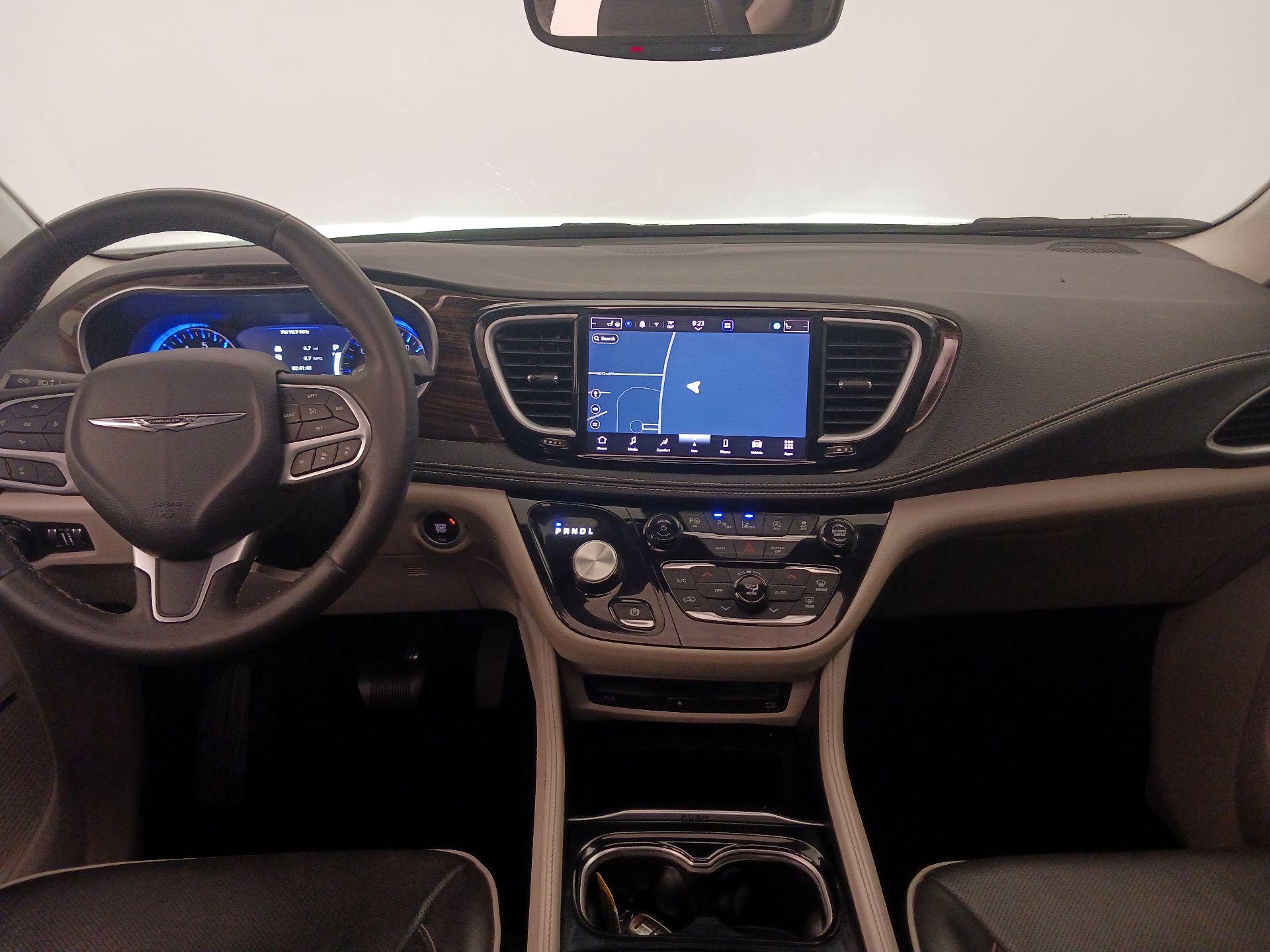 Thumbnail: 2023 Chrysler Pacifica - 9