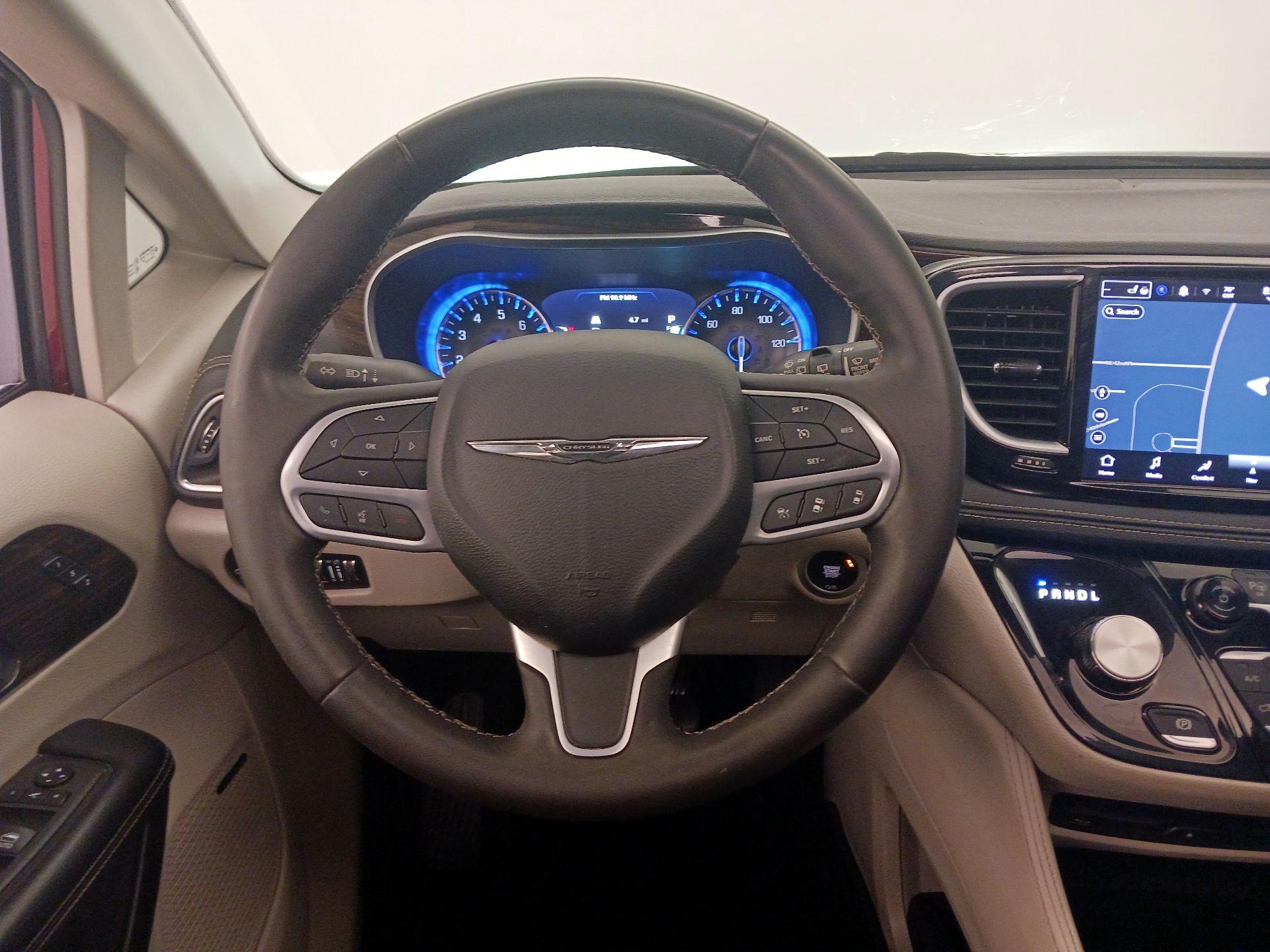 Thumbnail: 2023 Chrysler Pacifica - 10
