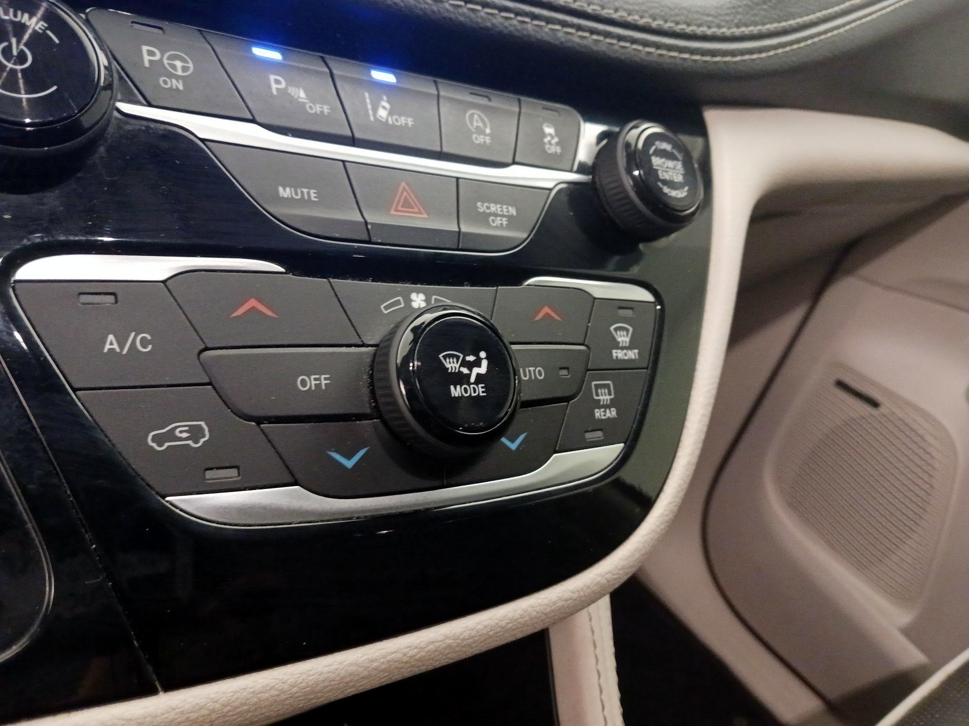 Thumbnail: 2023 Chrysler Pacifica - 17