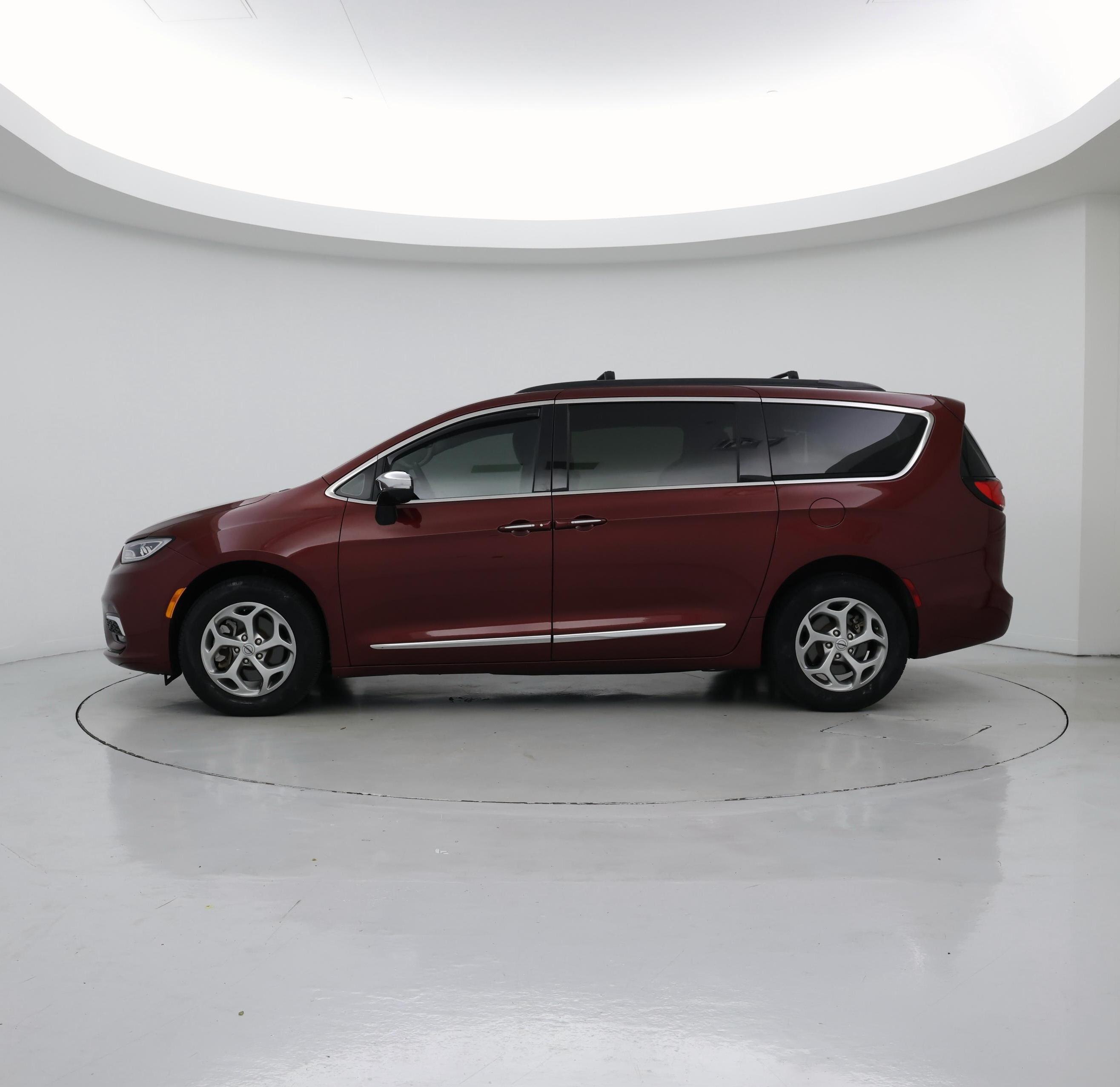 Thumbnail: 2023 Chrysler Pacifica - 3