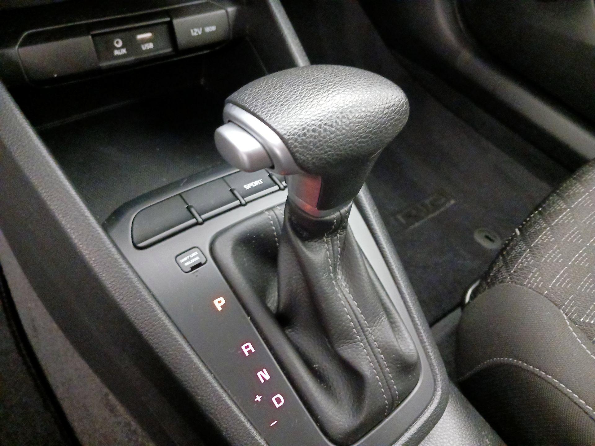 Thumbnail: 2020 Kia Rio - 17