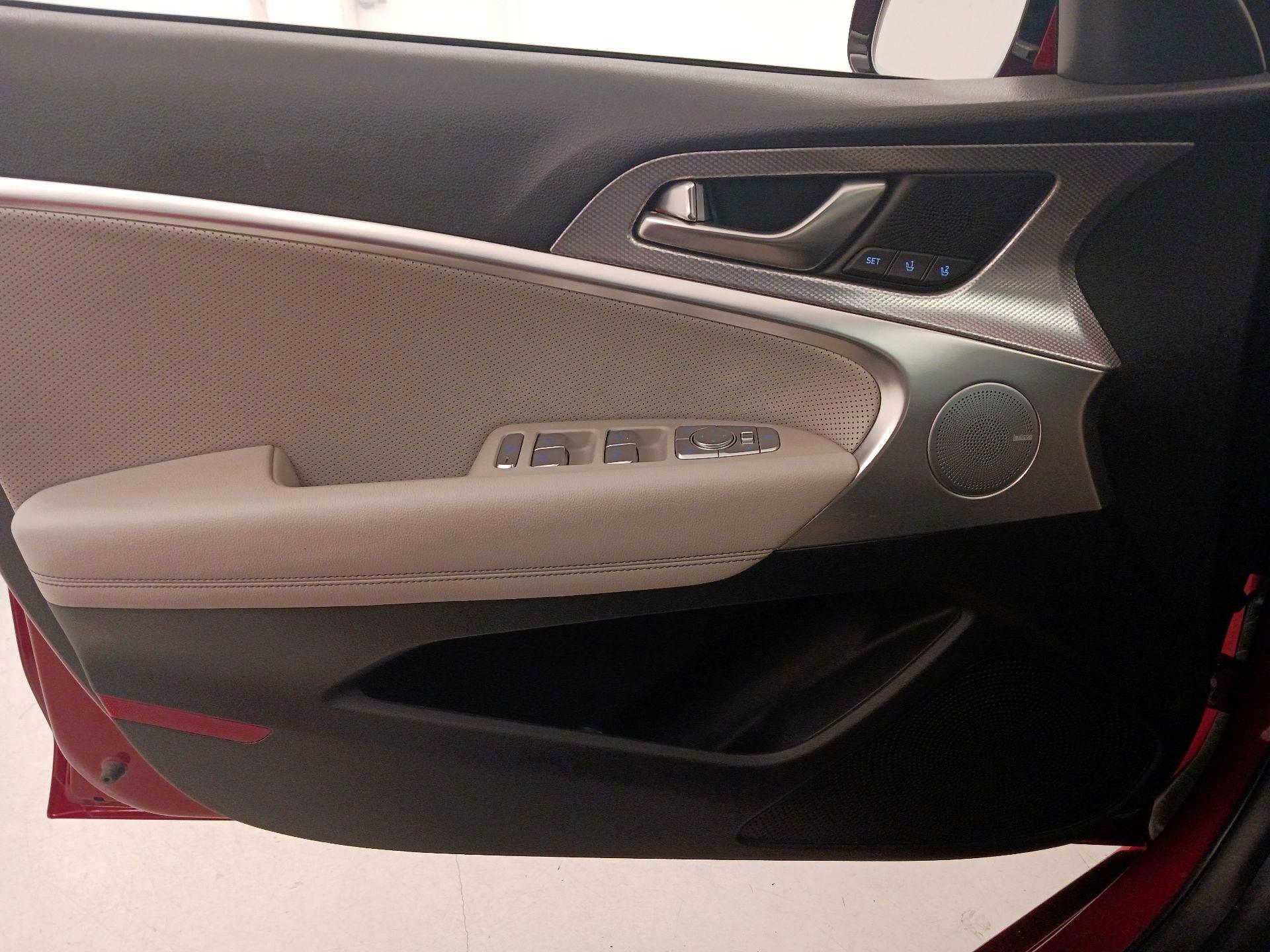 Thumbnail: 2022 Genesis G70 - 12
