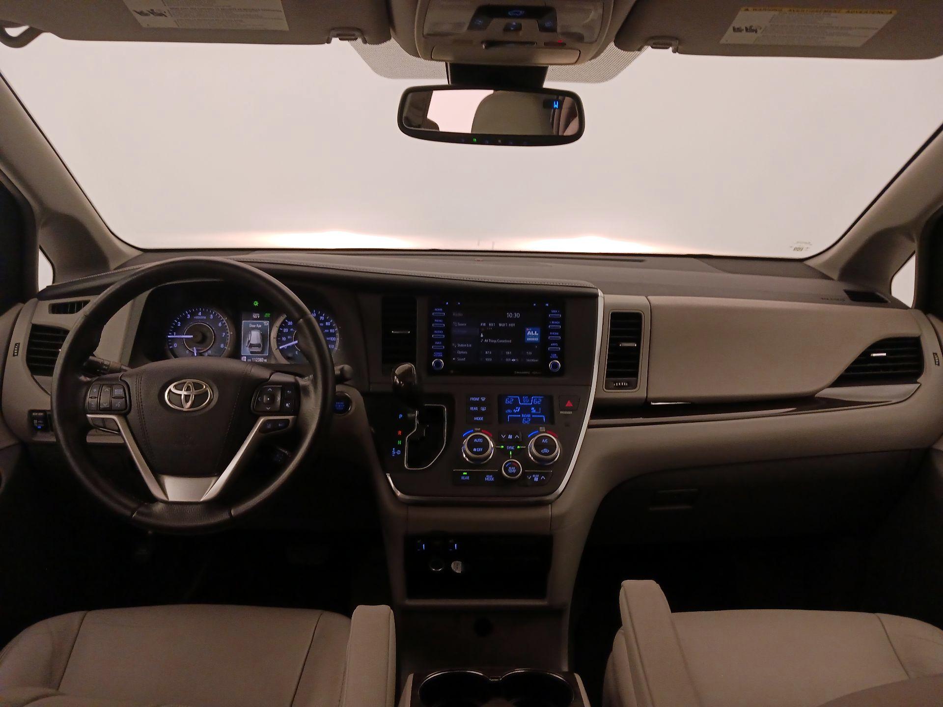 Thumbnail: 2018 Toyota Sienna - 9