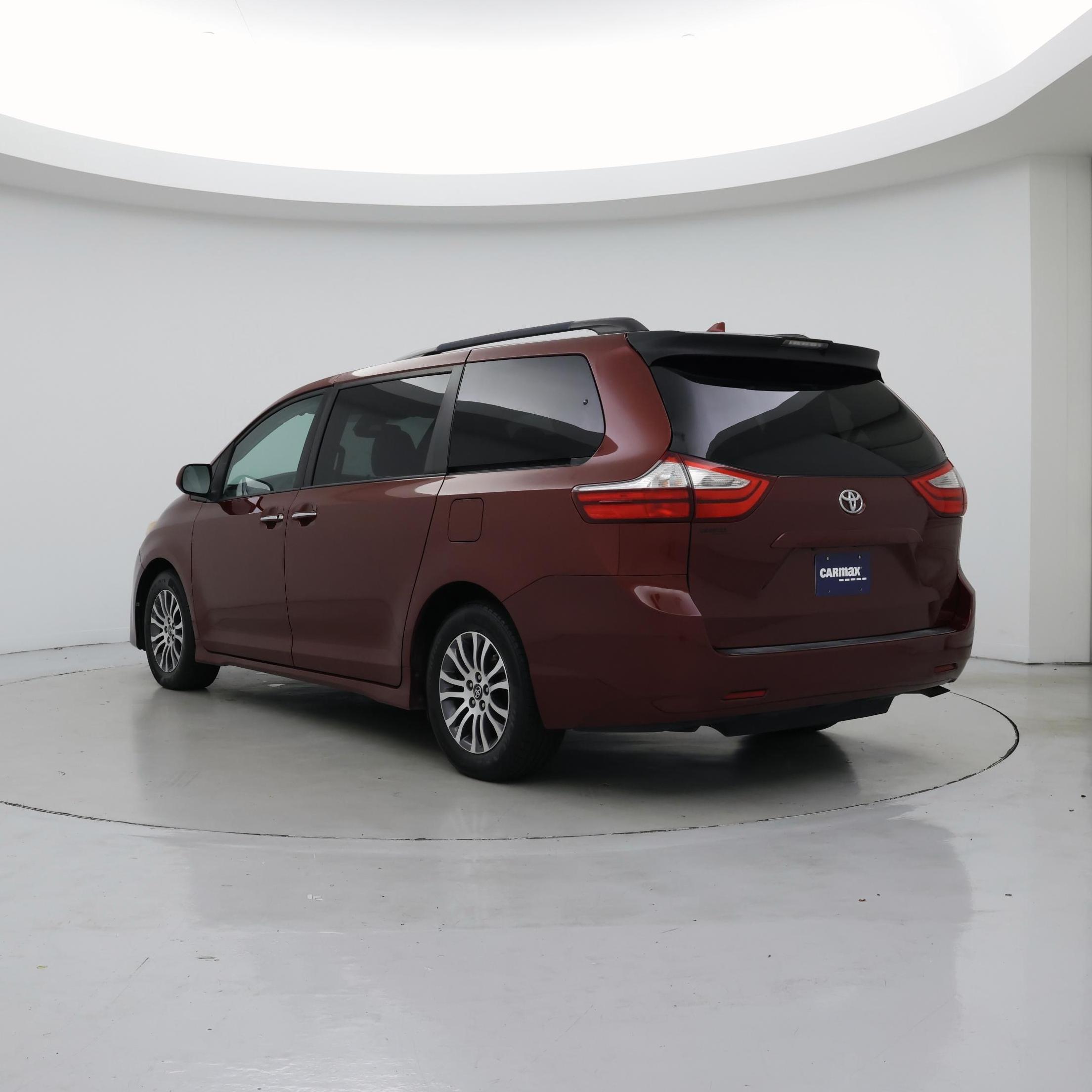 Thumbnail: 2018 Toyota Sienna - 2