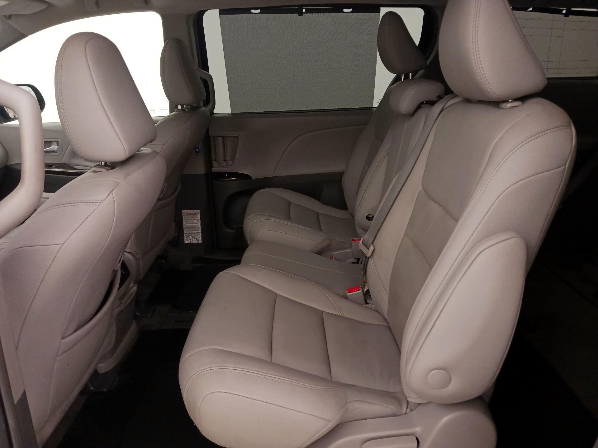 Thumbnail: 2018 Toyota Sienna - 20