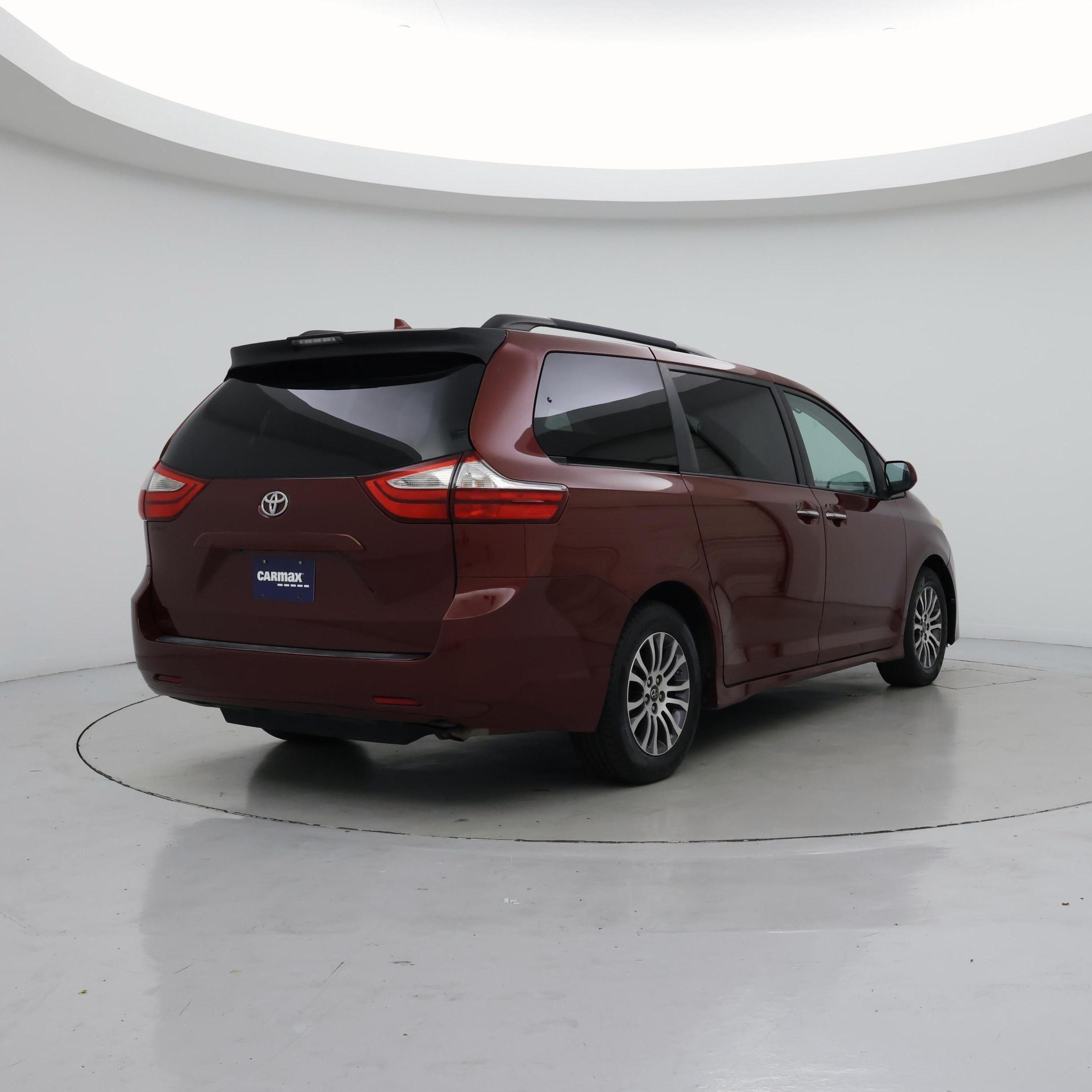 Thumbnail: 2018 Toyota Sienna - 8