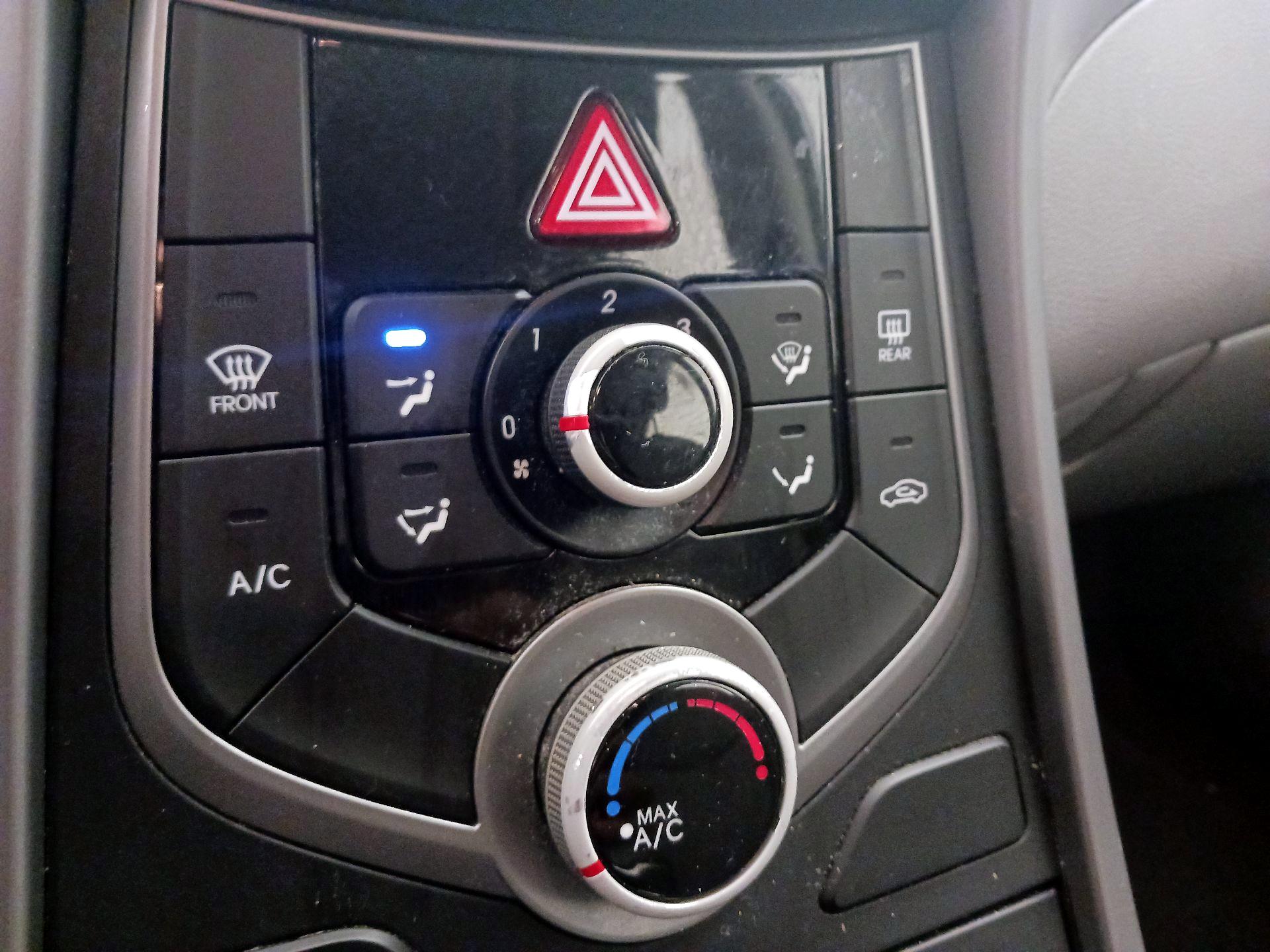 Thumbnail: 2015 Hyundai Elantra - 16