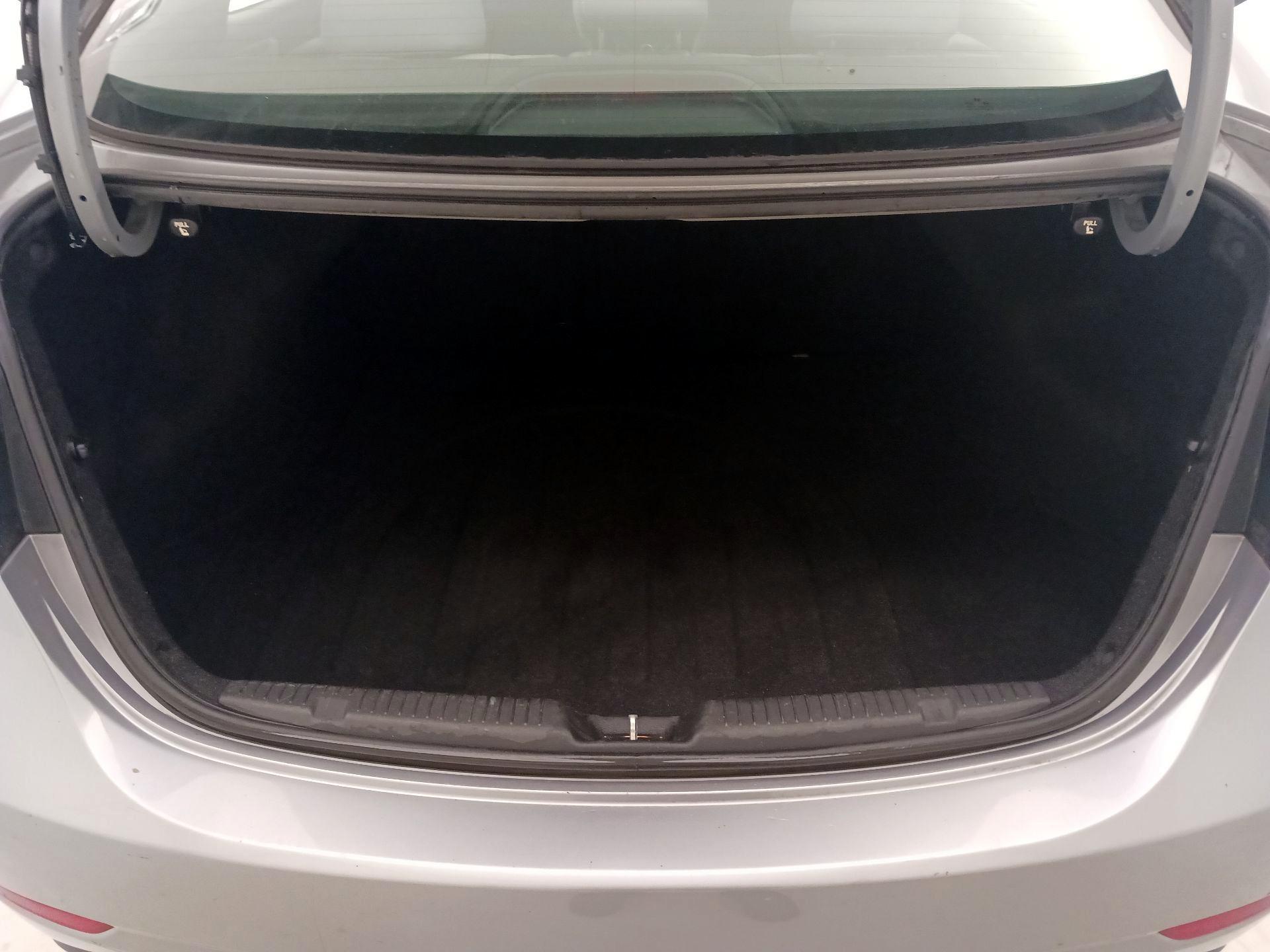Thumbnail: 2015 Hyundai Elantra - 20