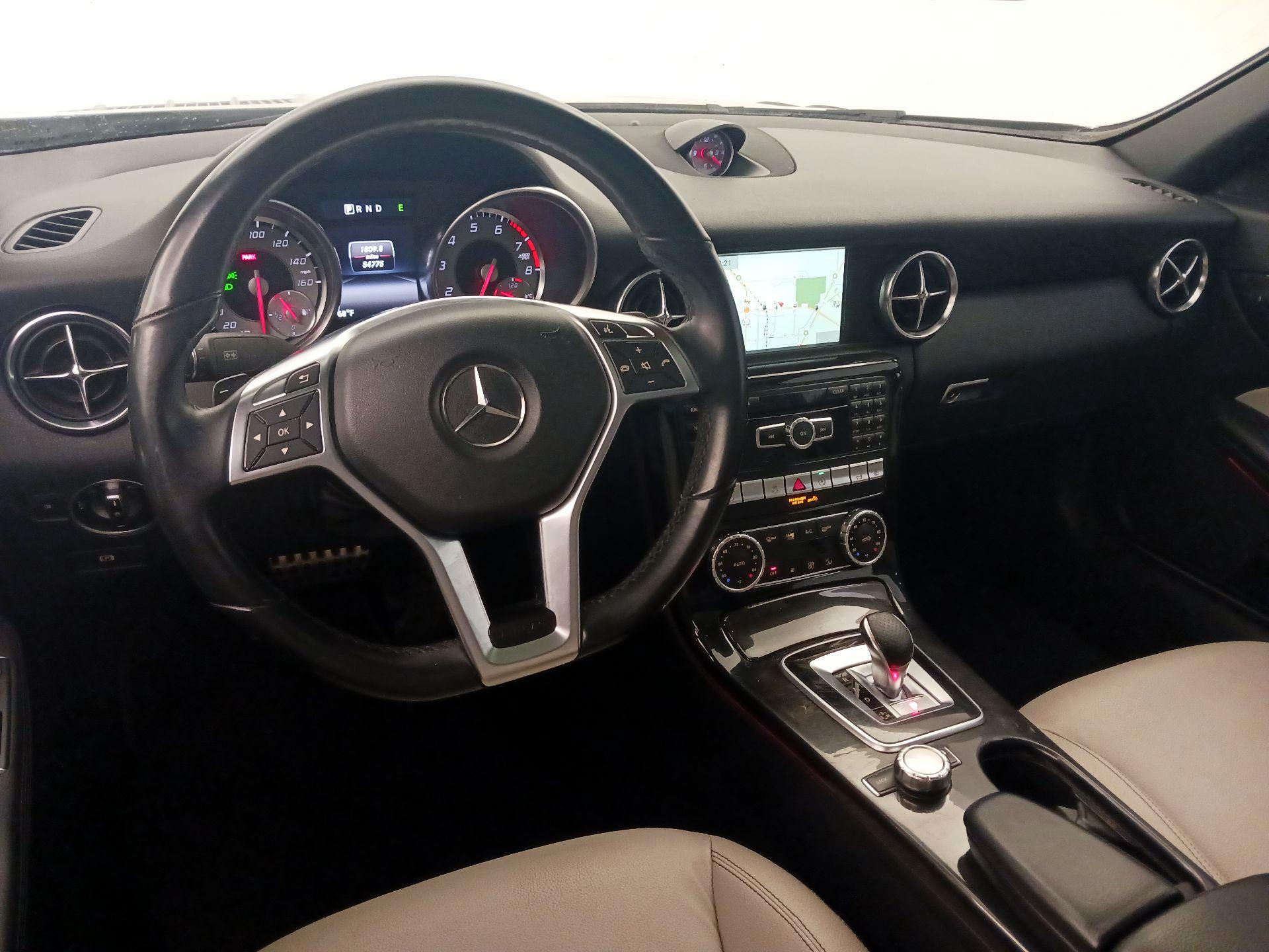 Thumbnail: 2016 Mercedes-Benz SLK - 9