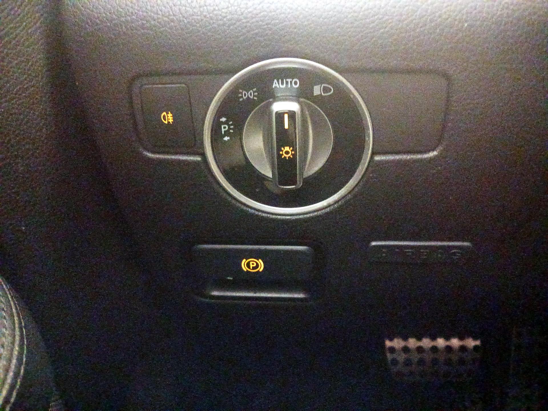 Thumbnail: 2016 Mercedes-Benz SLK - 13