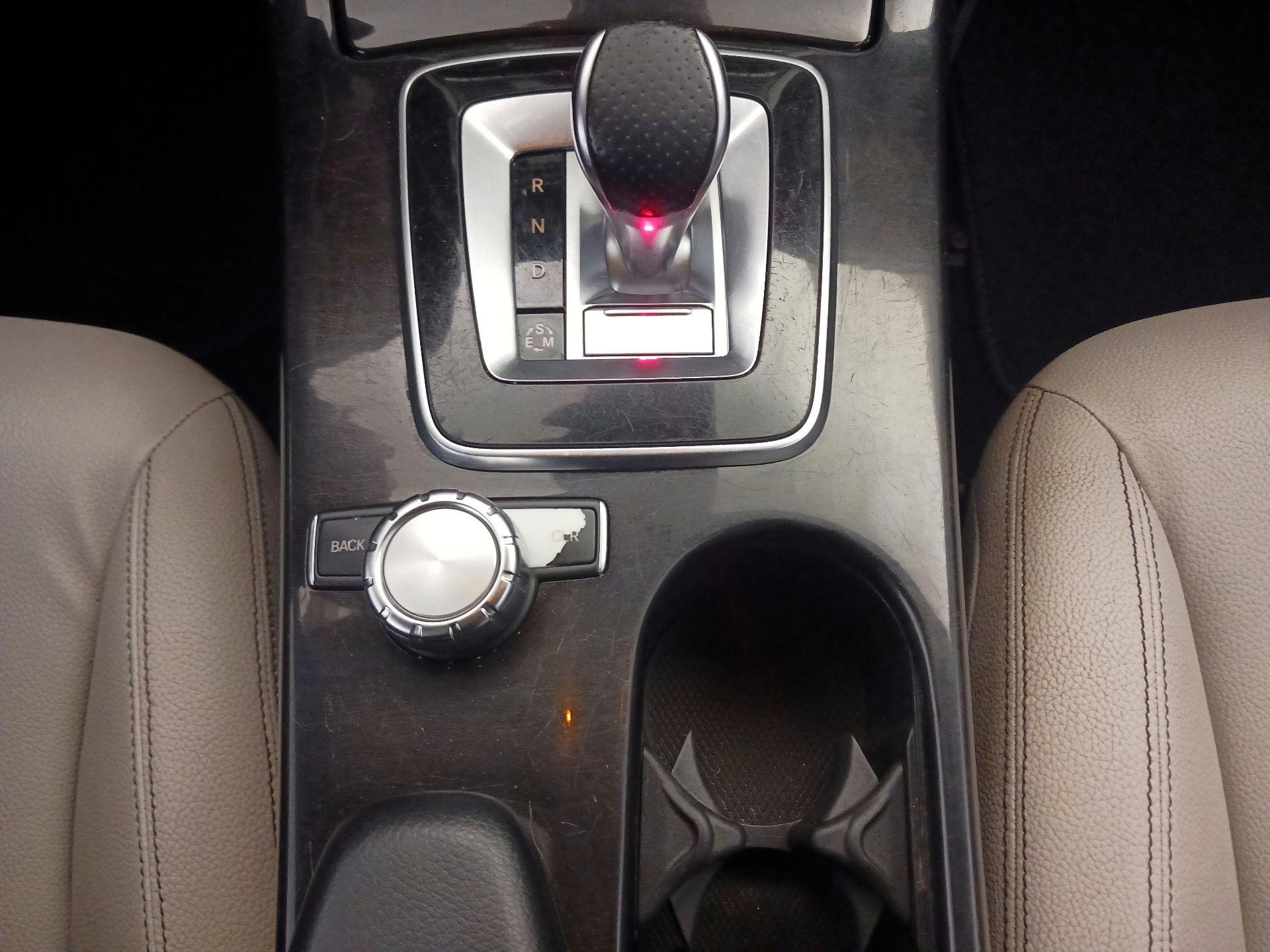 Thumbnail: 2016 Mercedes-Benz SLK - 17