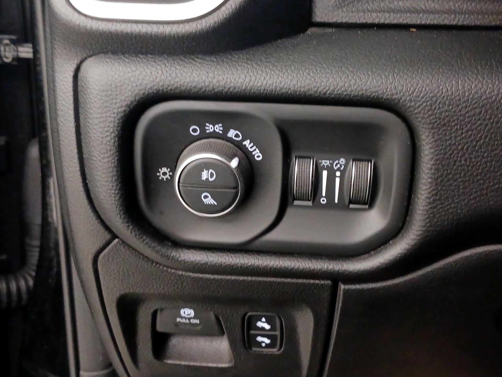 Thumbnail: 2019 RAM 1500 - 13