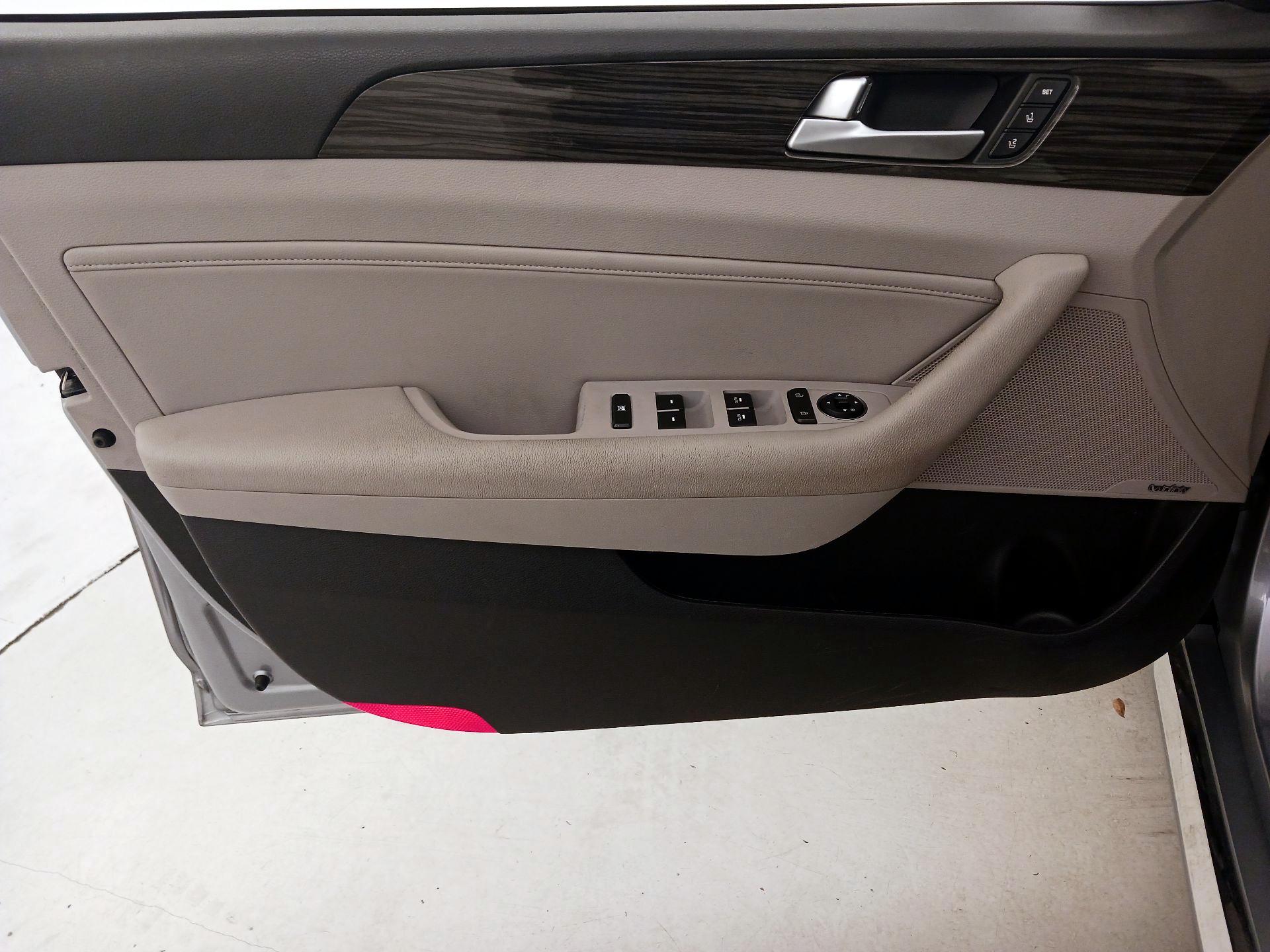 Thumbnail: 2015 Hyundai Sonata - 12