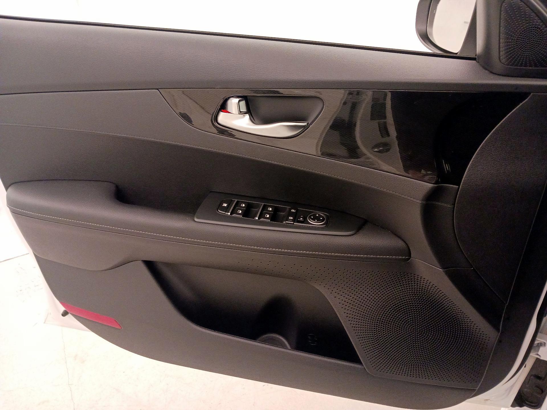 Thumbnail: 2021 Kia Forte - 12