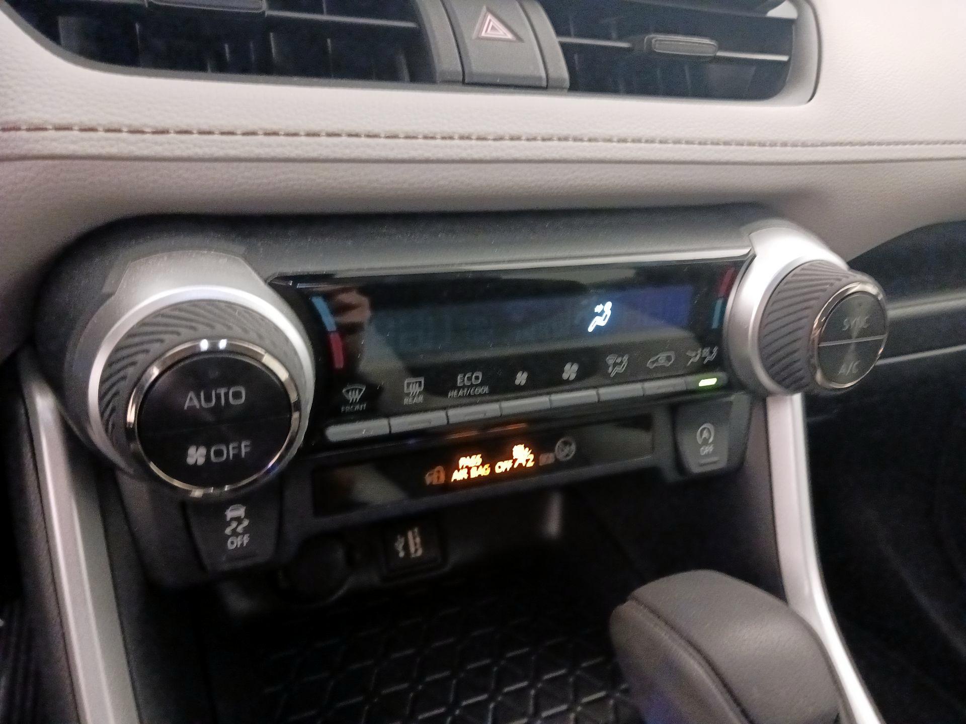 Thumbnail: 2024 Toyota RAV4 - 16