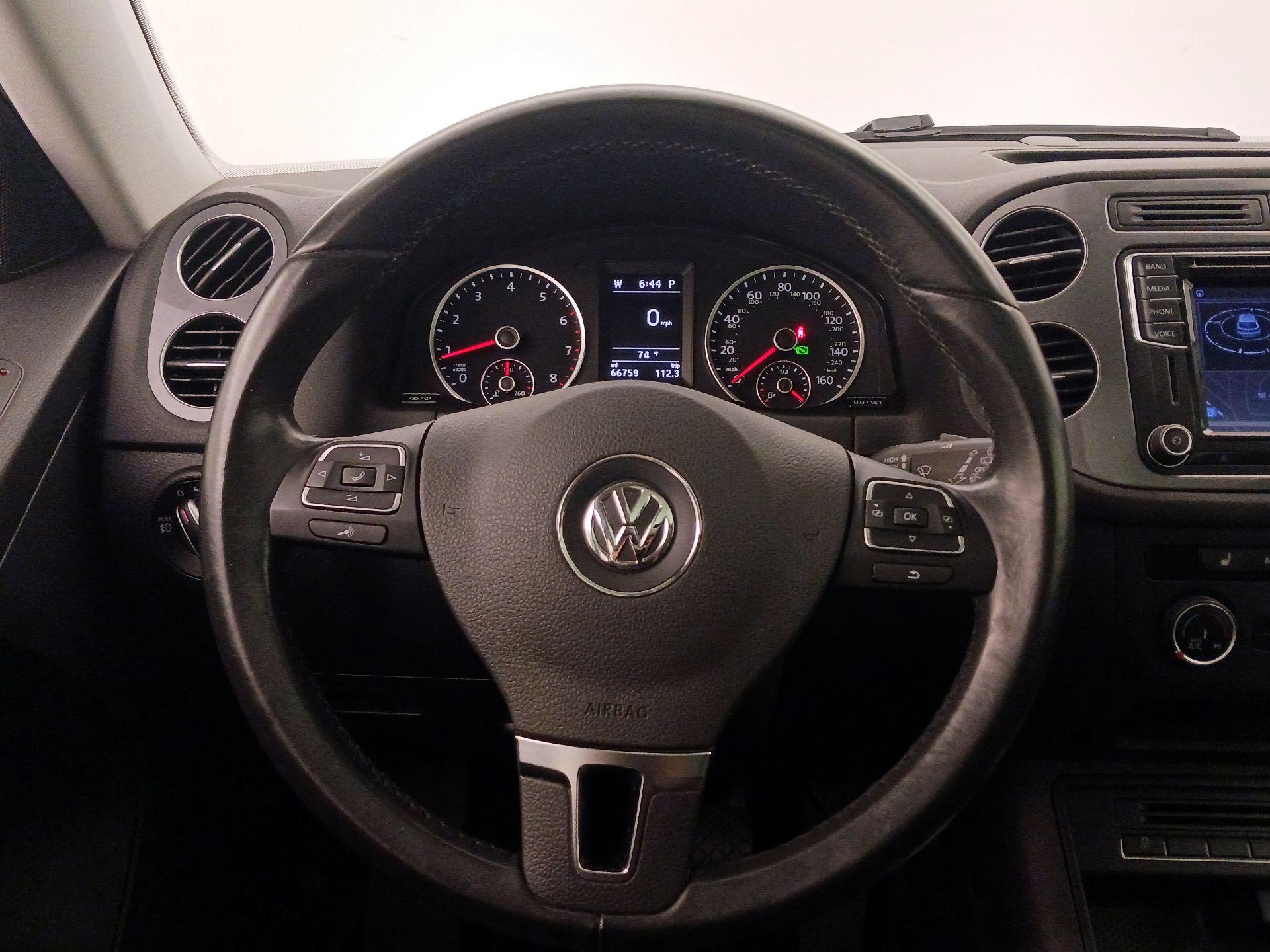 Thumbnail: 2016 Volkswagen Tiguan - 10