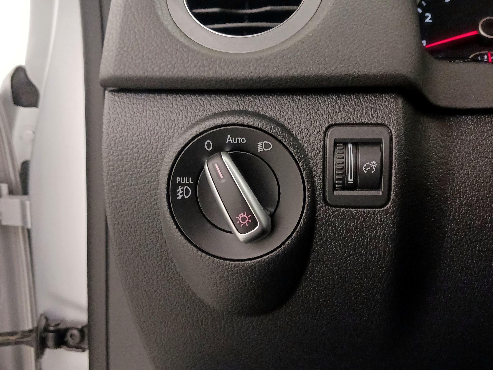 Thumbnail: 2016 Volkswagen Tiguan - 13