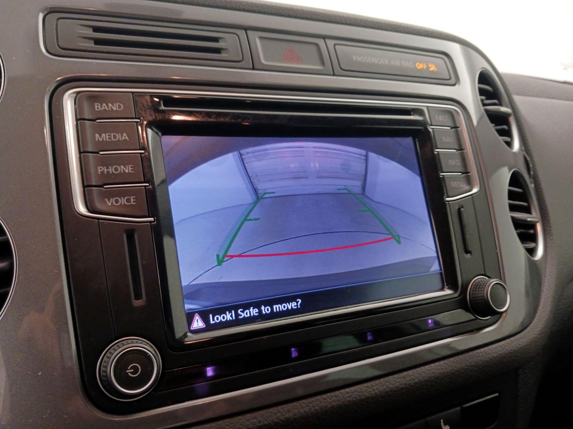 Thumbnail: 2016 Volkswagen Tiguan - 15