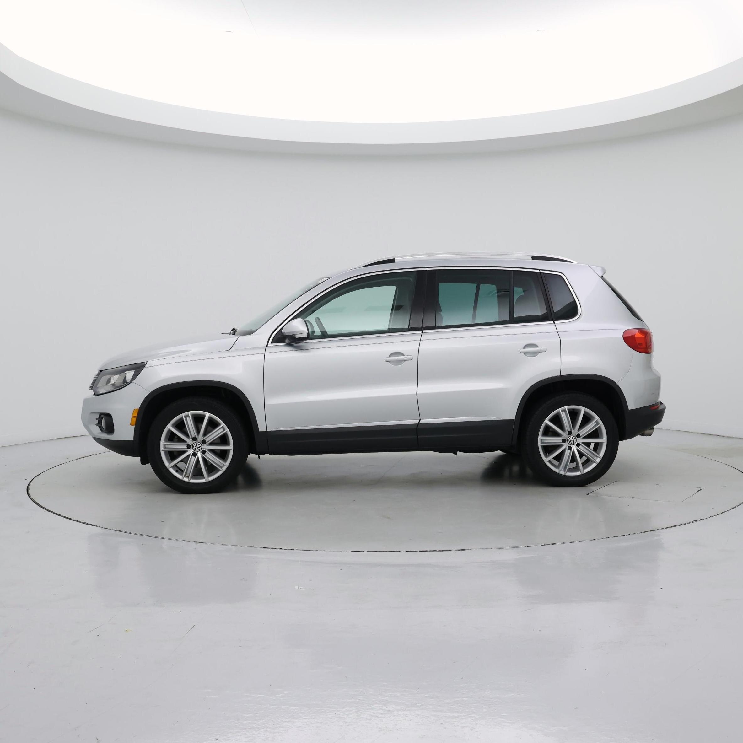 Thumbnail: 2016 Volkswagen Tiguan - 3