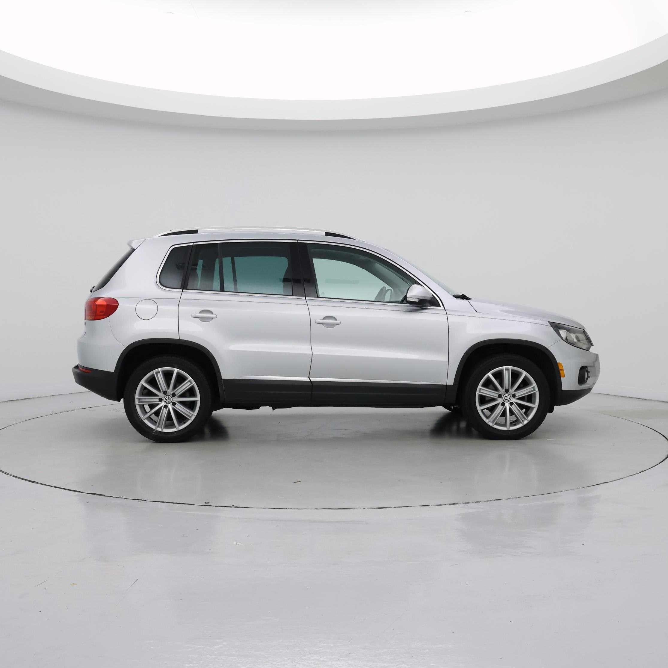 Thumbnail: 2016 Volkswagen Tiguan - 7