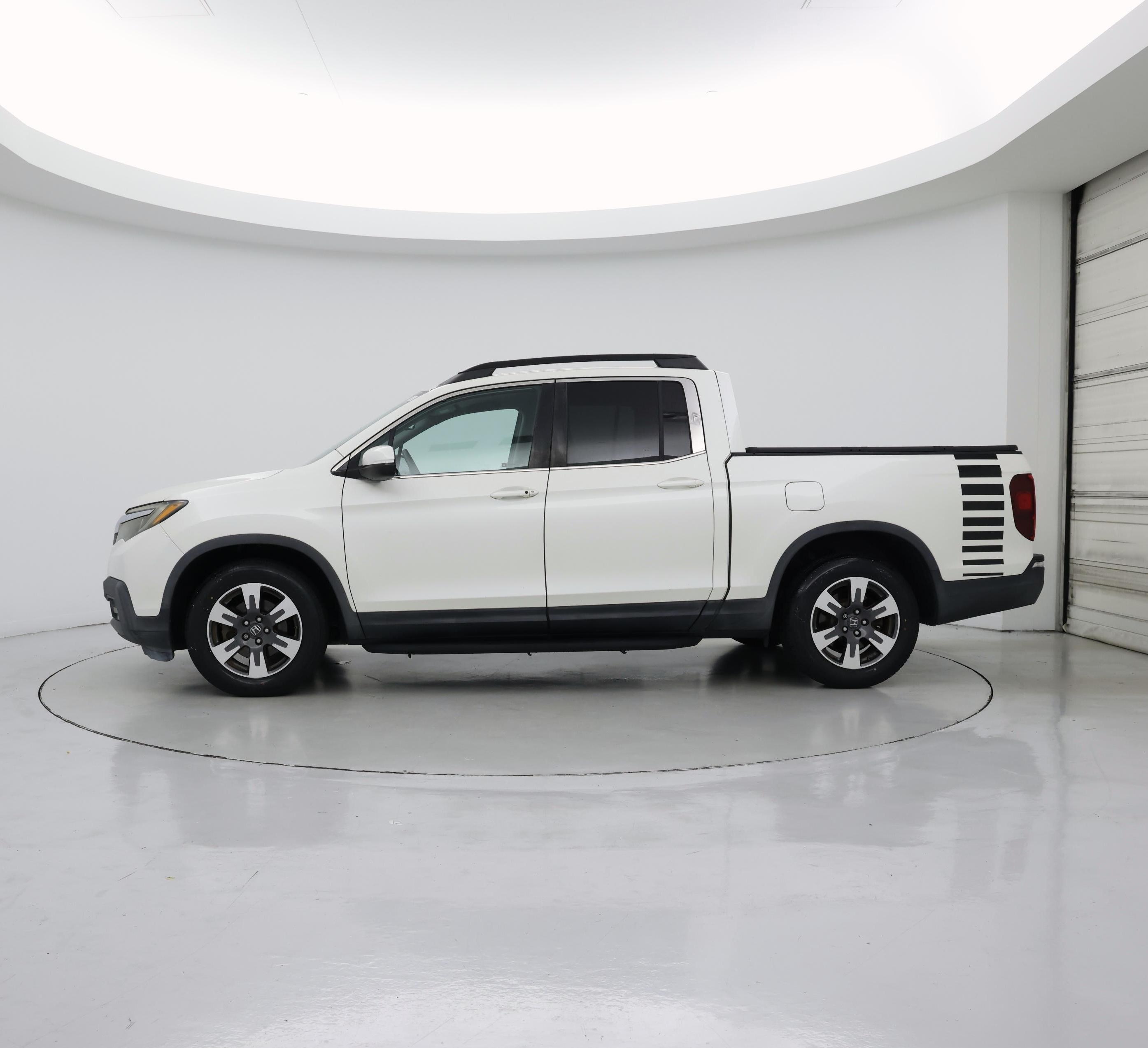 Thumbnail: 2017 Honda Ridgeline - 3