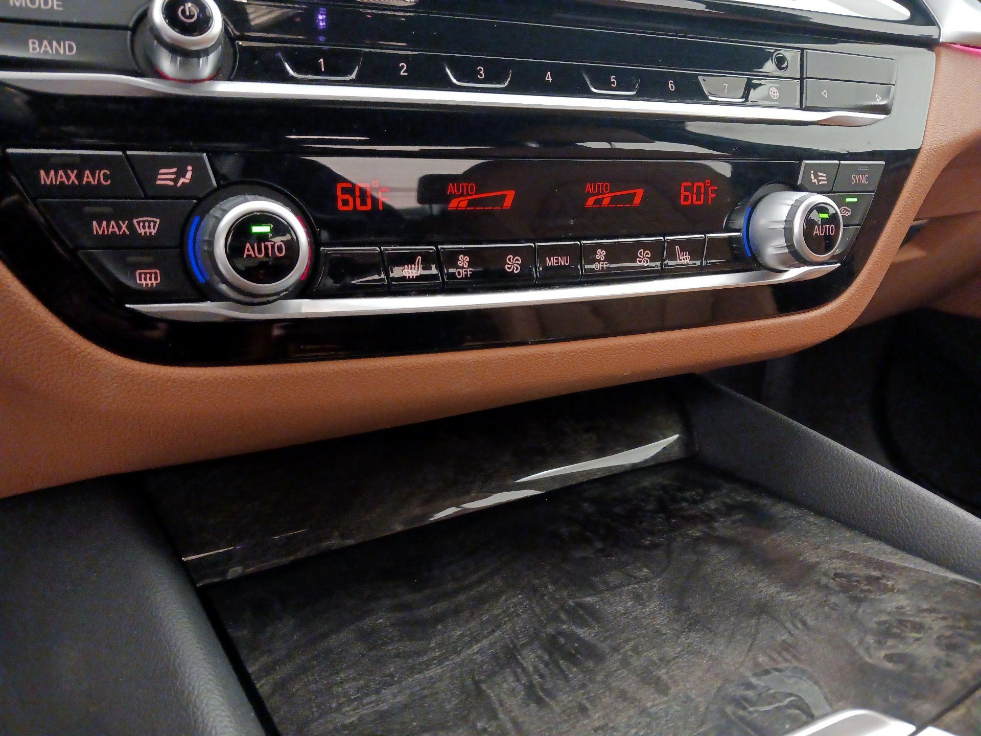 Thumbnail: 2021 BMW 5 Series - 17