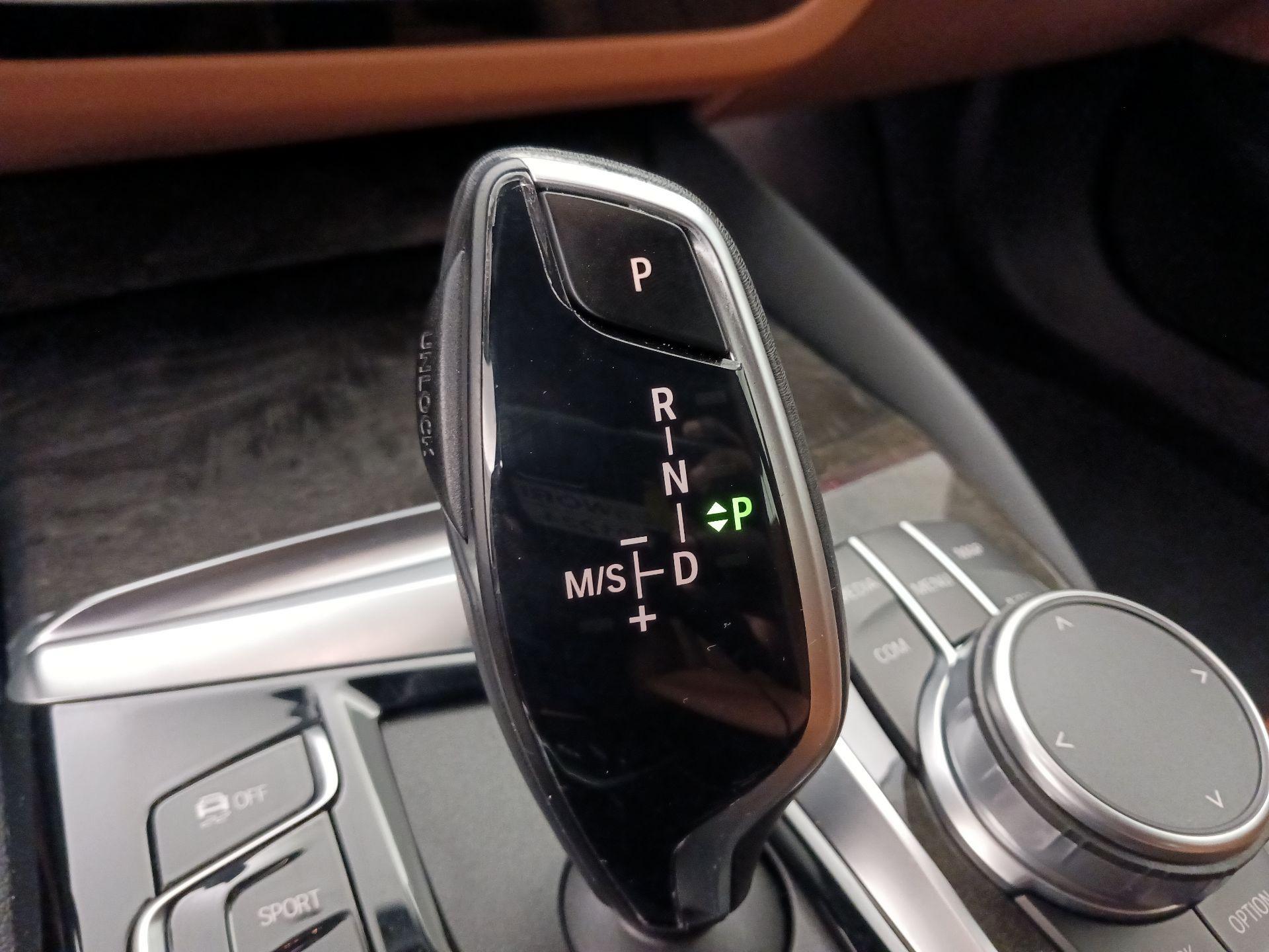 Thumbnail: 2021 BMW 5 Series - 18