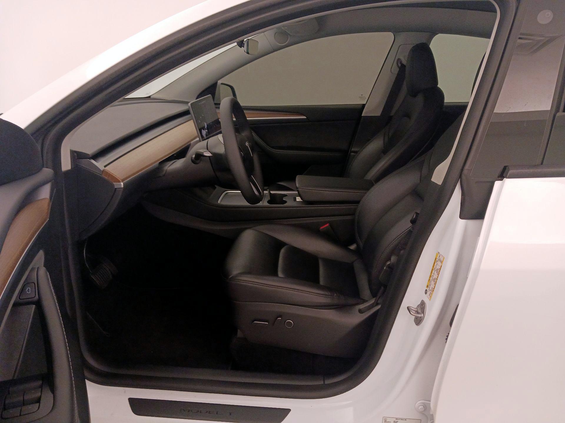 Thumbnail: 2023 Tesla Model Y - 11