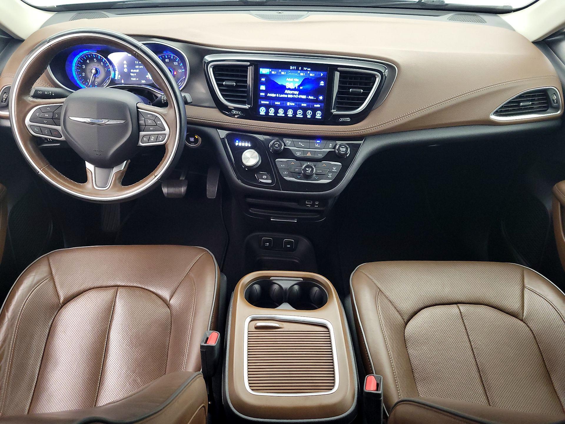 Thumbnail: 2017 Chrysler Pacifica - 9