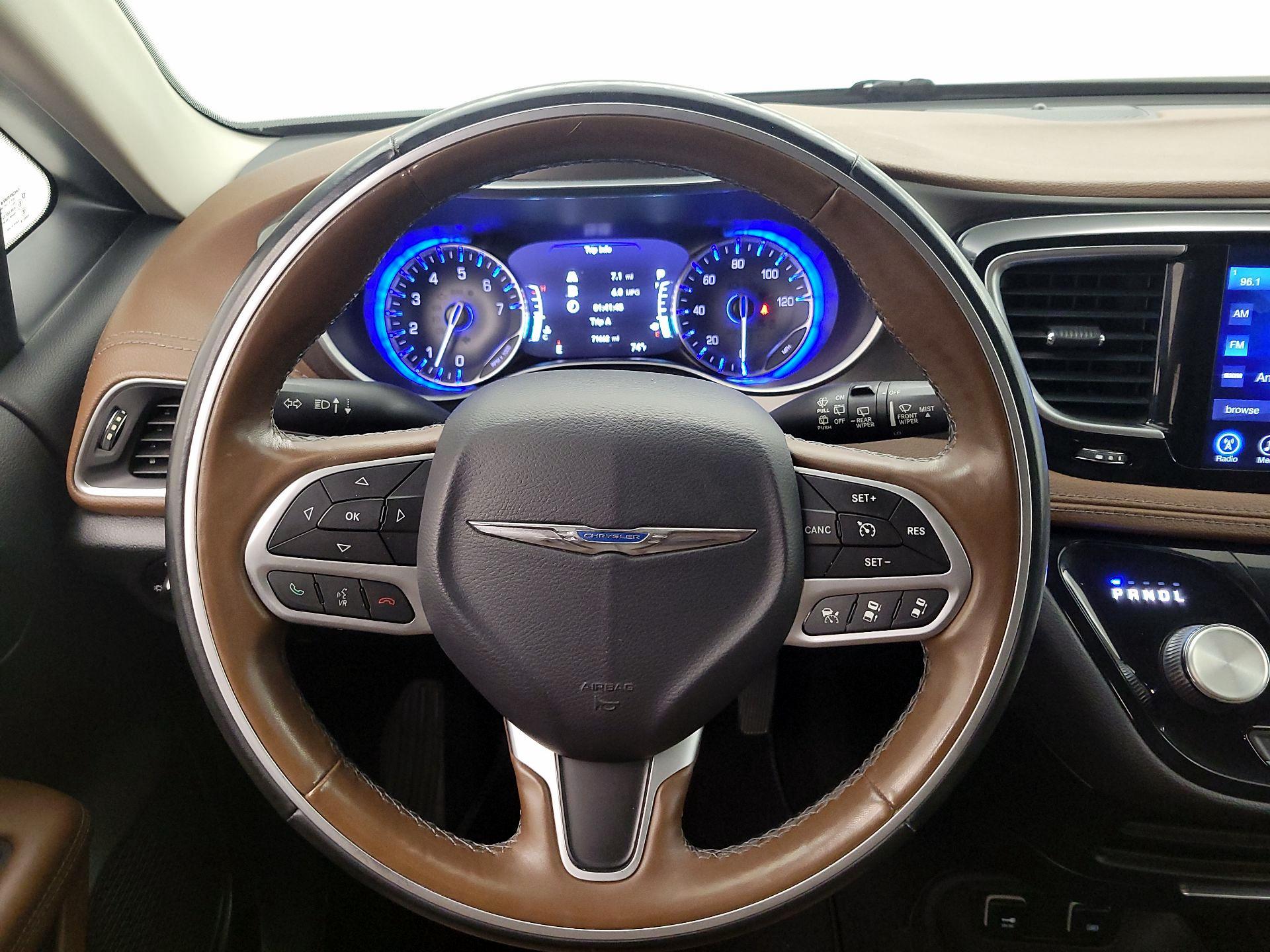 Thumbnail: 2017 Chrysler Pacifica - 10