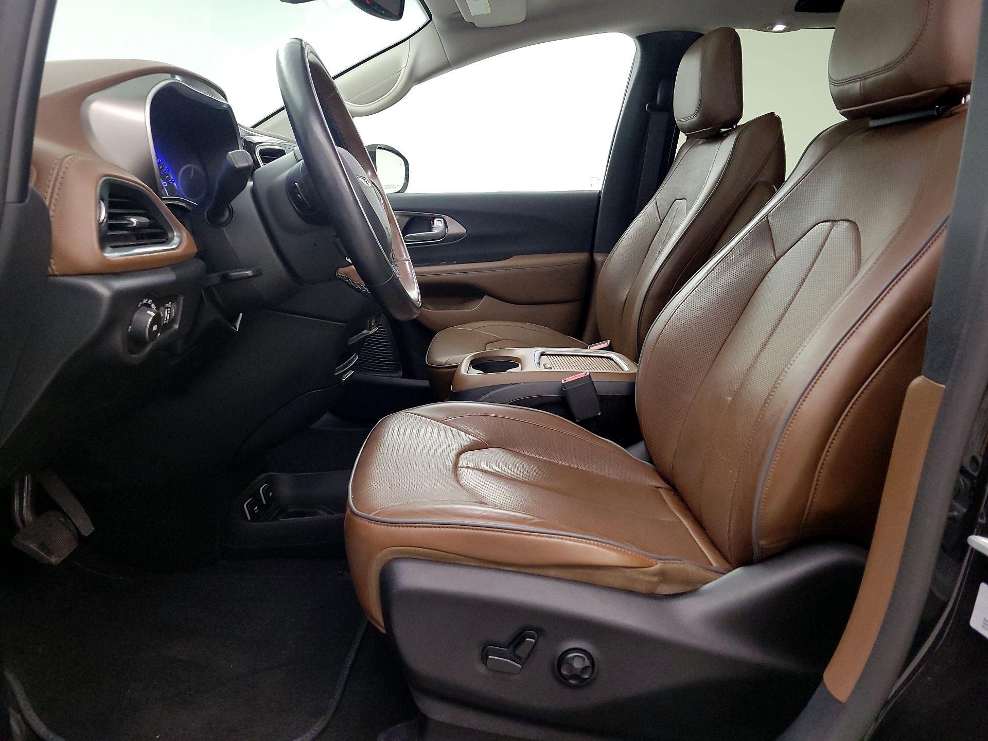 Thumbnail: 2017 Chrysler Pacifica - 11