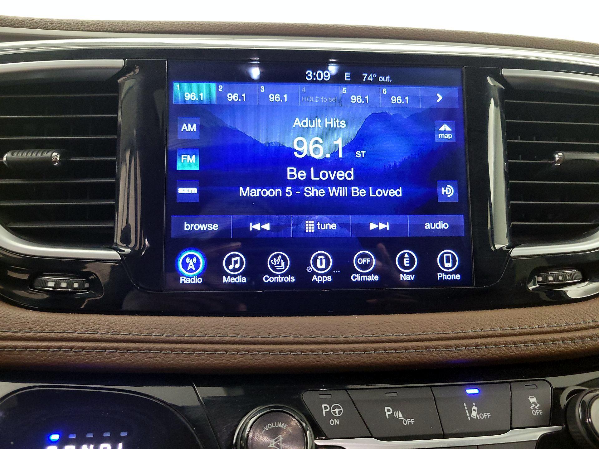 Thumbnail: 2017 Chrysler Pacifica - 16