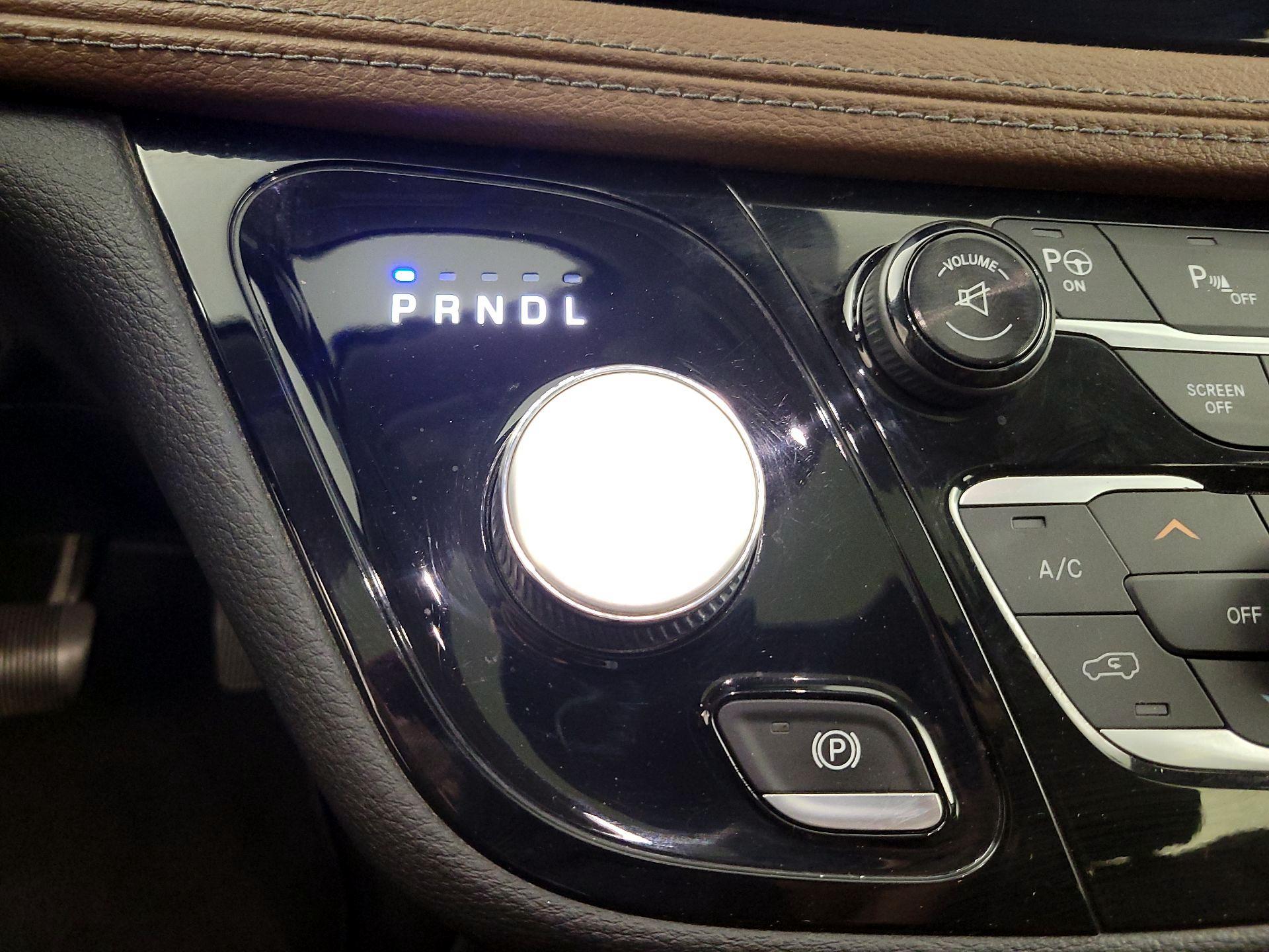 Thumbnail: 2017 Chrysler Pacifica - 18